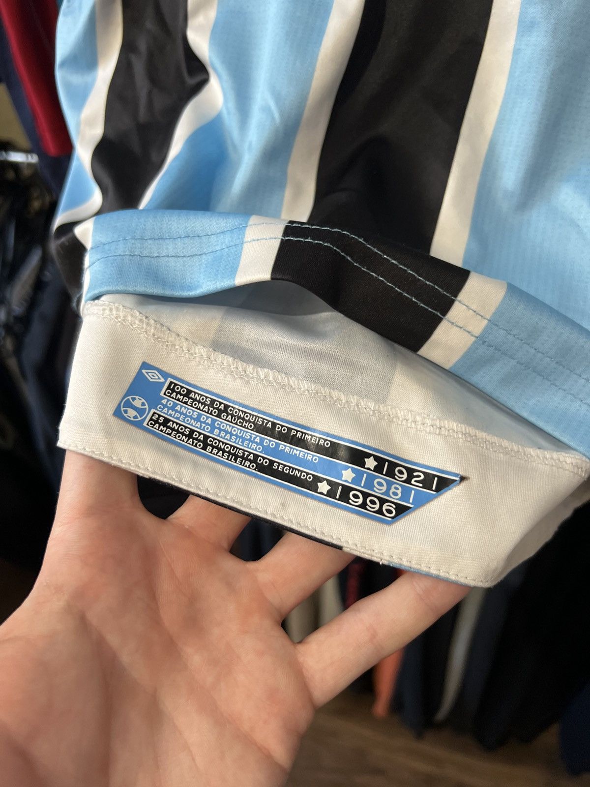 Umbro 2021 BLOKE-CORE UMBRO GREMIO MEMORABILIA HOME FOOTBALL SHIRT Size US S / EU 44-46 / 1 - 12 Thumbnail