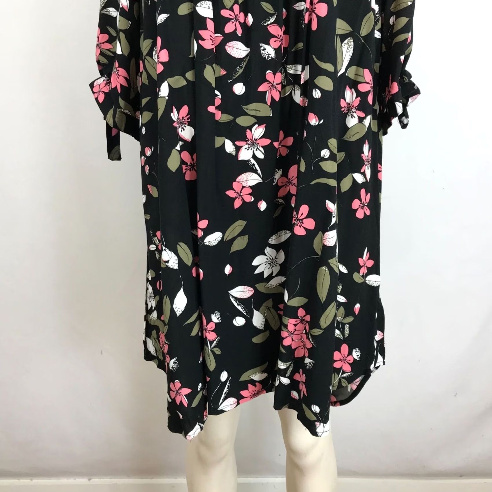 Vintage Ellos Womens 26 Black Floral 3/4 SLEEvE ROUND NECK Rayon Dress Size 4XL / US 24-26 - 3 Thumbnail