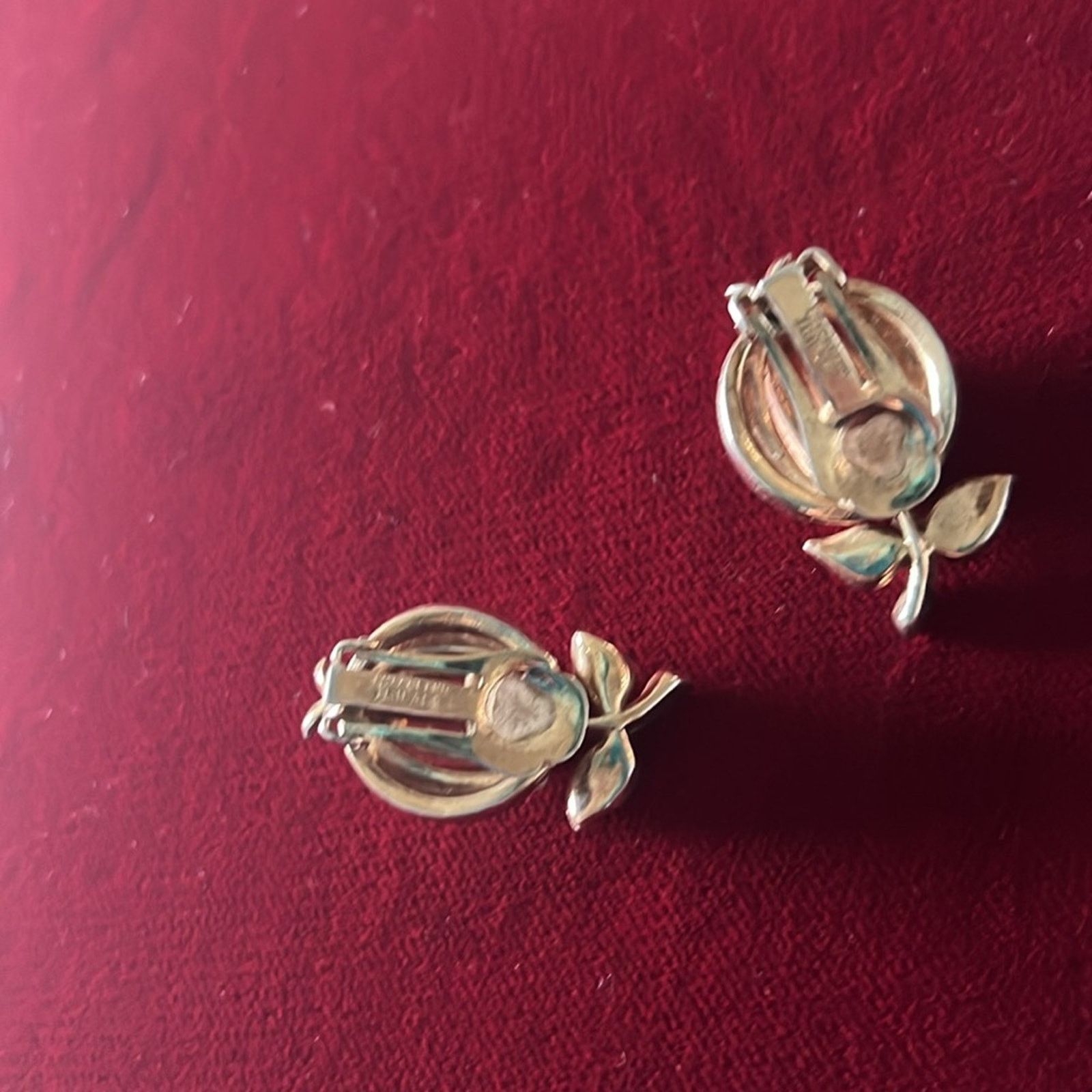 Vintage CROWN TRIFARI PAT PEND JEWELS BY TRIFARI GOLD CLIP EARRINGS Size ONE SIZE - 3 Thumbnail
