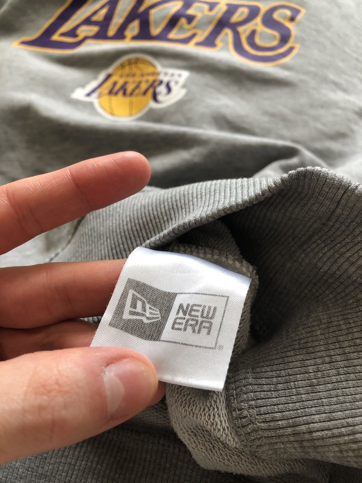 NBA LOS ANGELES LAKERS NBA VINTAGE LOGO NEW ERA SWEATSHIRT Size US M / EU 48-50 / 2 - 5 Thumbnail