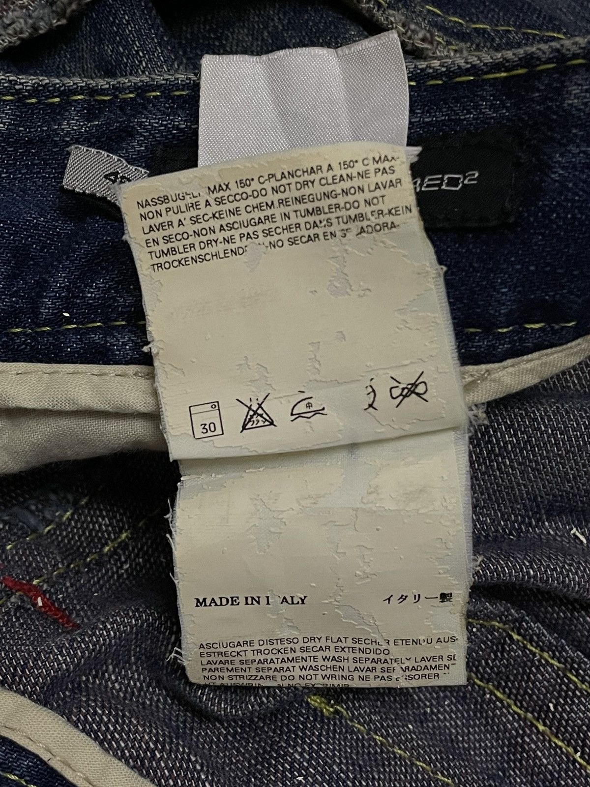 Dsquared2 VINTAGE DESIGNER DSQUARED2 ‘FUCKER’ ACDC RIPPED OG DENIM Size US 32 / EU 48 - 19 Thumbnail