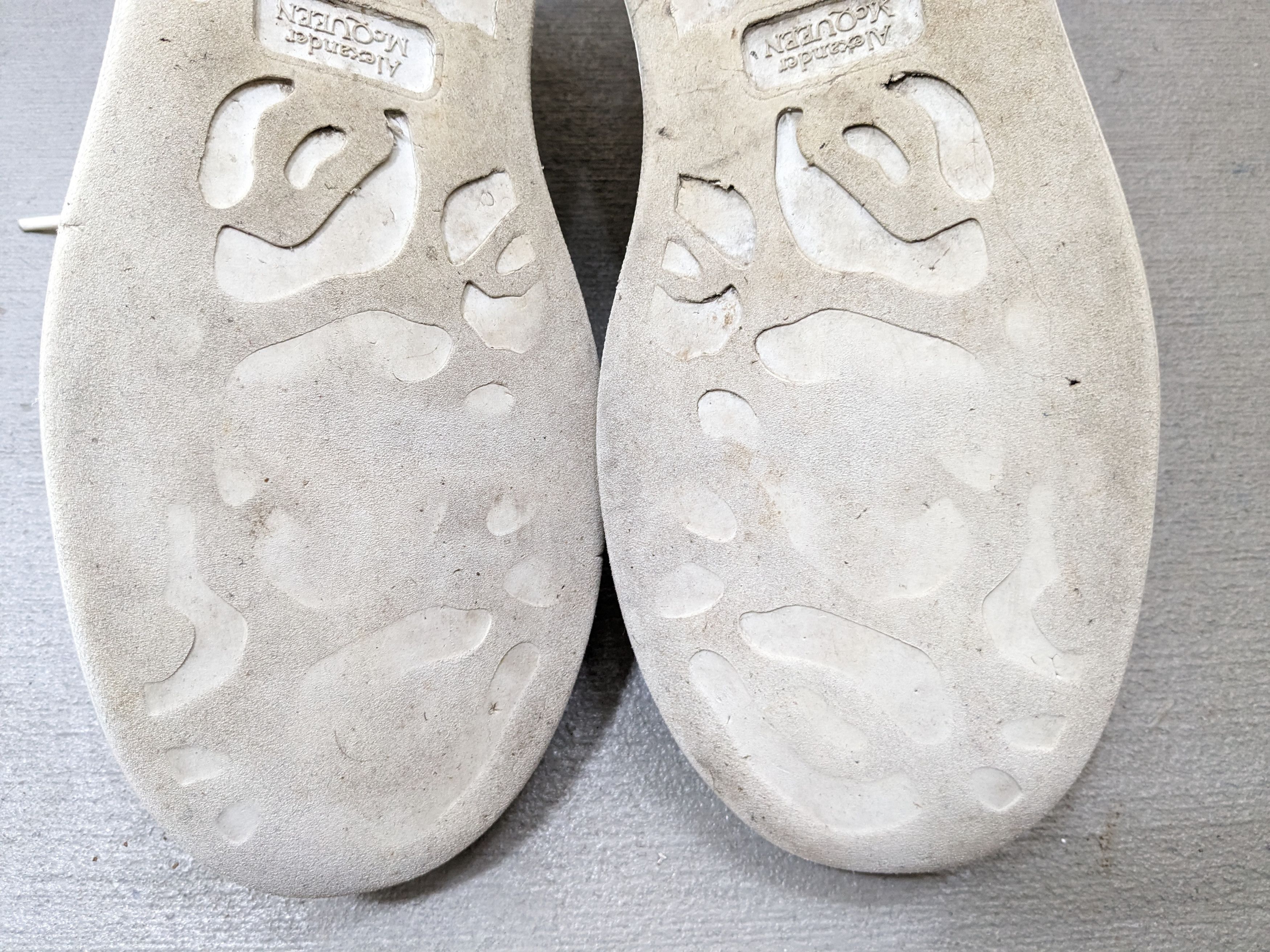 Alexander McQueen Alexander Mcqueen Oversized Larry Sneakers 11 44 White Size US 11 / EU 44 - 21 Thumbnail