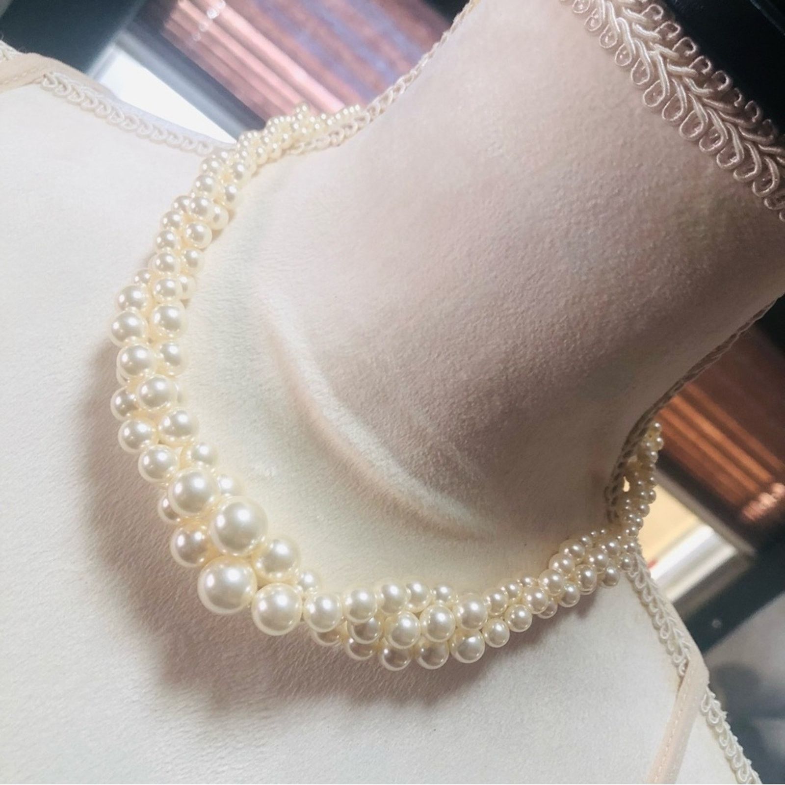 Vintage Vintage Roman triple twisted graduated cream pearl necklace Size ONE SIZE - 1 Thumbnail