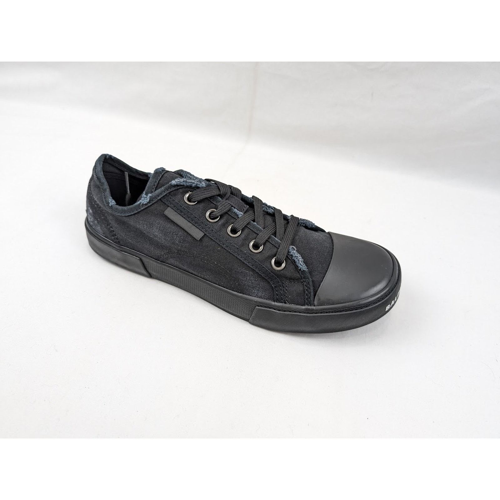 Balenciaga o1rshd1 Paris Low-Top Sneakers in Black Size US 8 / EU 41 - 2 Thumbnail