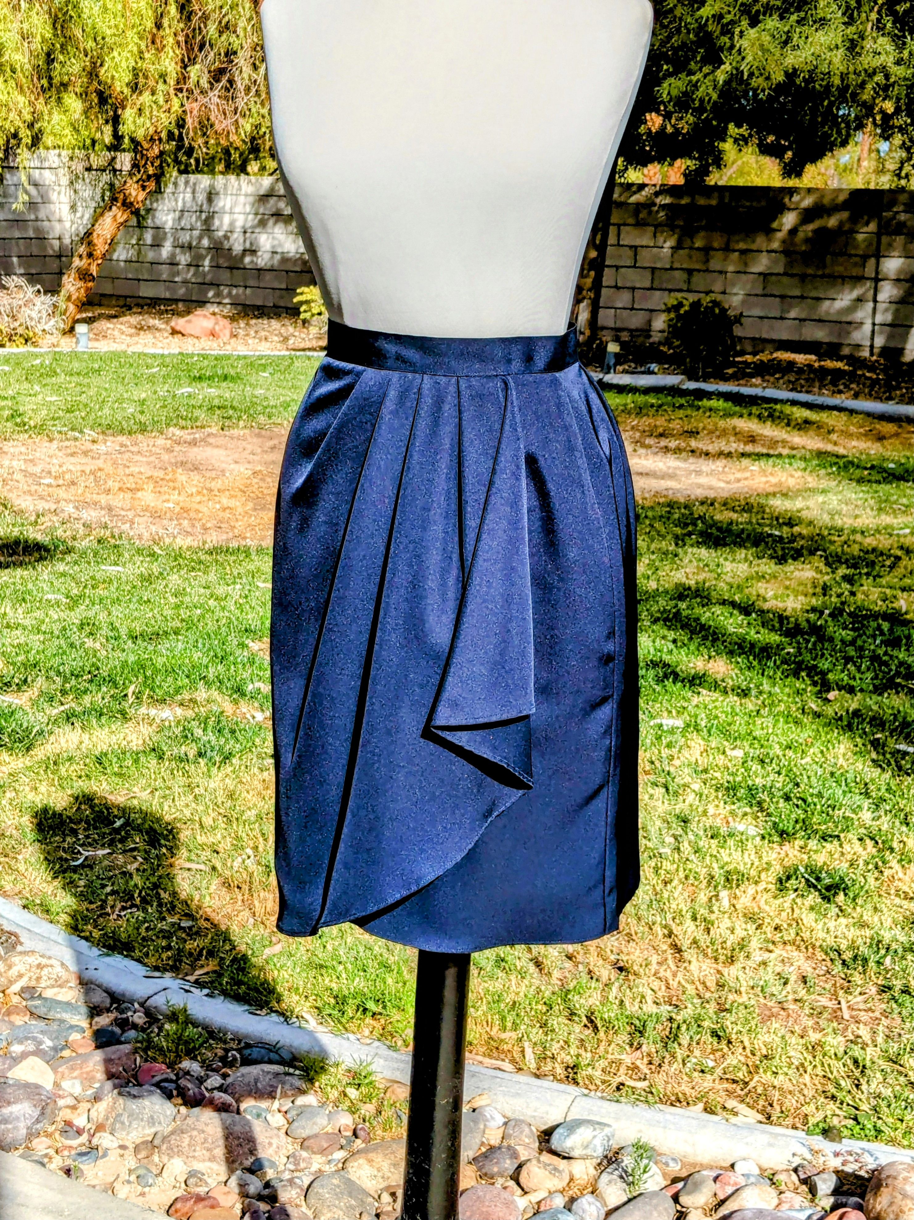Vintage Vintage 1980s Petite Ruffled Retro A-Line Midi Skirt EUC Size 26" / US 2 / IT 38 - 2 Thumbnail