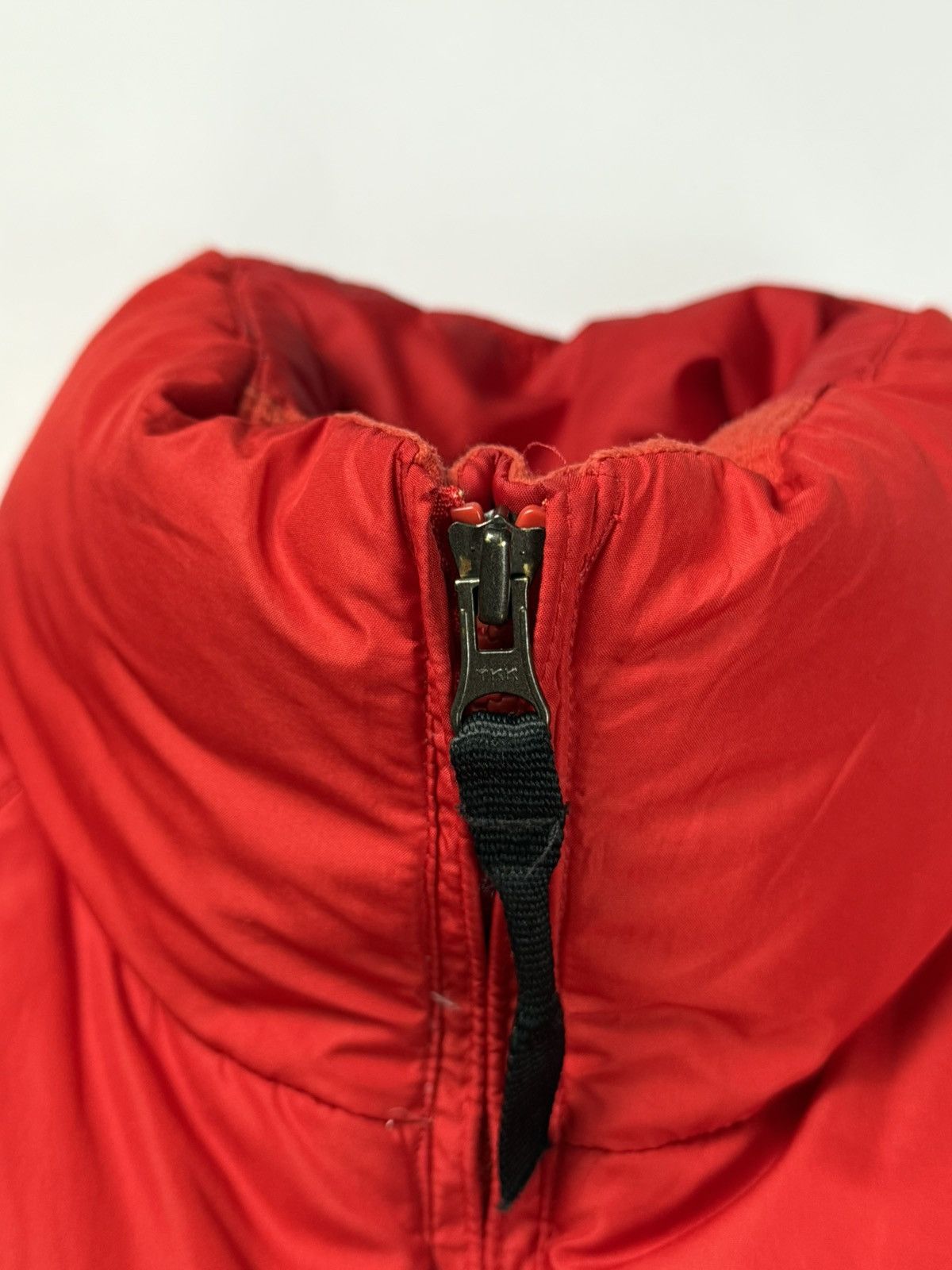 Nike Vintage Nike Puffer Red Down Jacket Y2K Size L Size US L / EU 52-54 / 3 - 9 Thumbnail