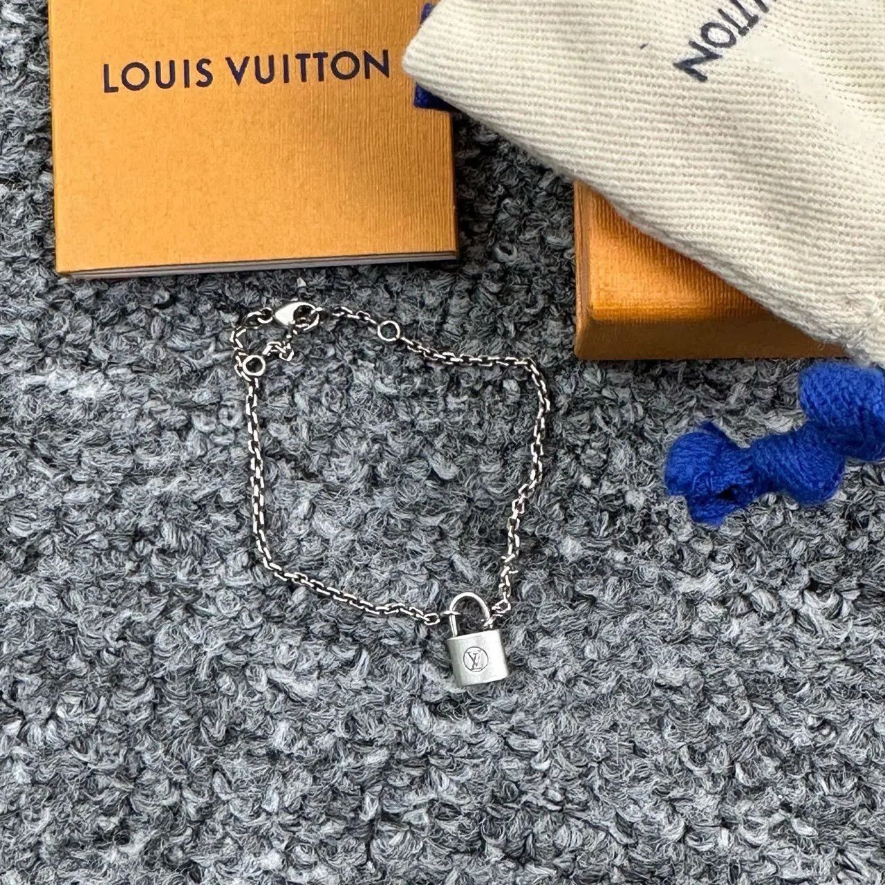 Louis Vuitton Louis Vuitton 925 Silver Lock Bracelet. Size ONE SIZE - 1 Thumbnail