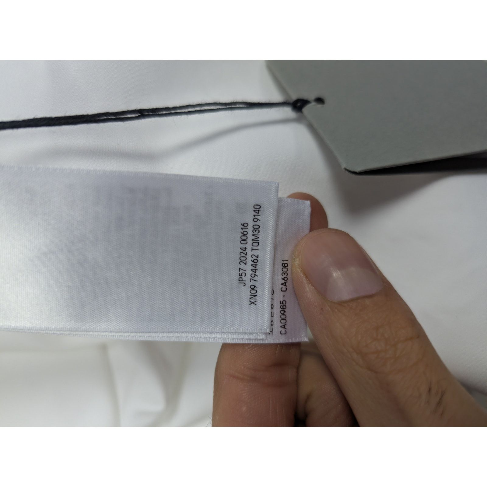 Balenciaga o1rshd1 Cotton Poplin Long-Sleeved Outerwear Shirt in White Size US XS / EU 42 / 0 - 16 Thumbnail