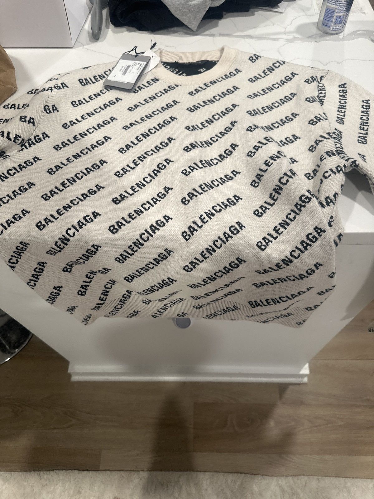 Balenciaga Crewneck cotton mini logo all over knit Size US S / EU 44-46 / 1 - 1 Thumbnail