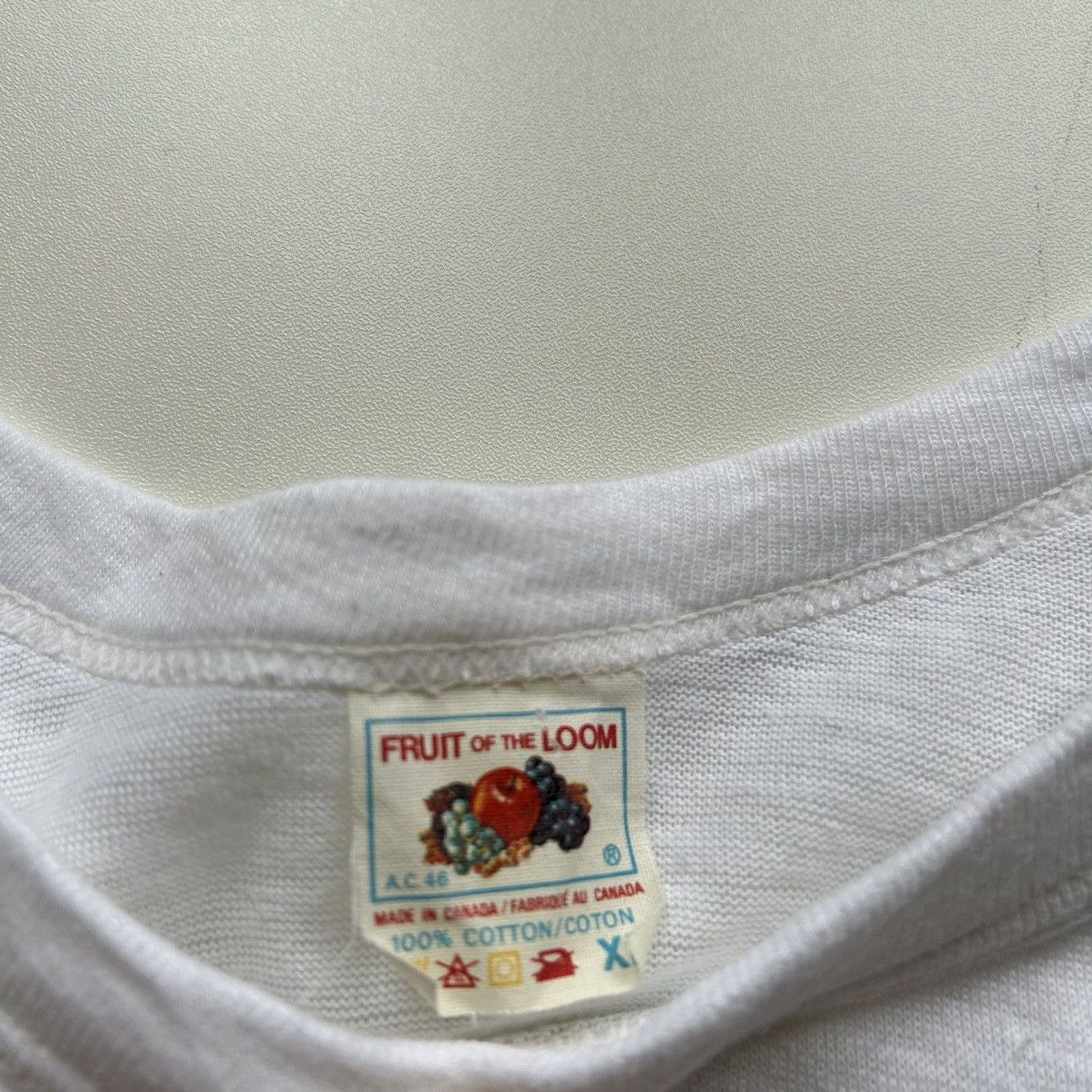 Fruit Of The Loom Vintage 70s Love Is All You Need Art Graphic T Shirt Medium Size US M / EU 48-50 / 2 - 3 Thumbnail