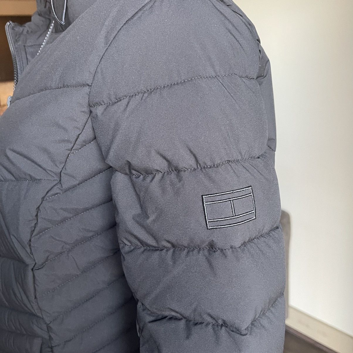 Tommy Hilfiger Tommy Hilfiger THFLEX Women’s Quilted Hooded Jacket Black. Size L / US 10 / IT 46 - 5 Thumbnail