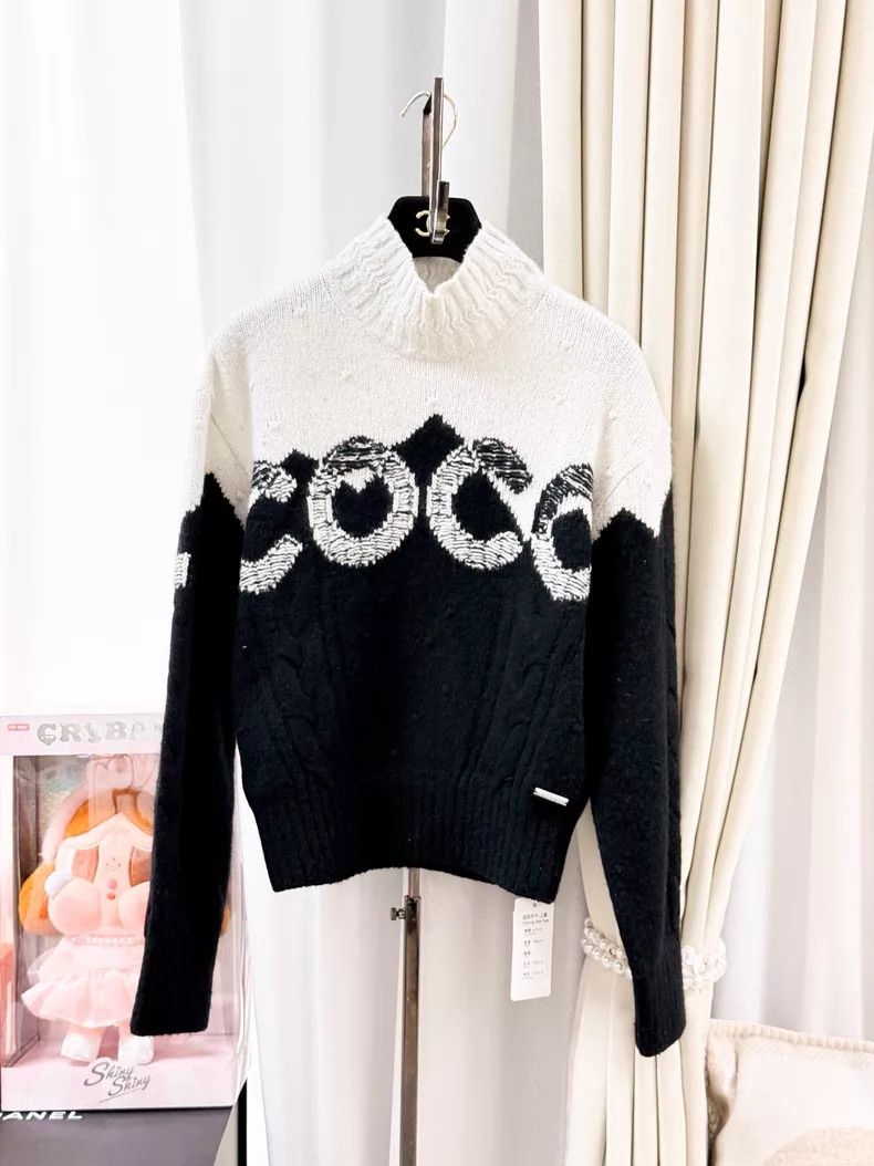 Chanel Chanel Long-sleeved knitted sweater with black coco letter Size XXS / US 00 / IT 34 - 1 Thumbnail