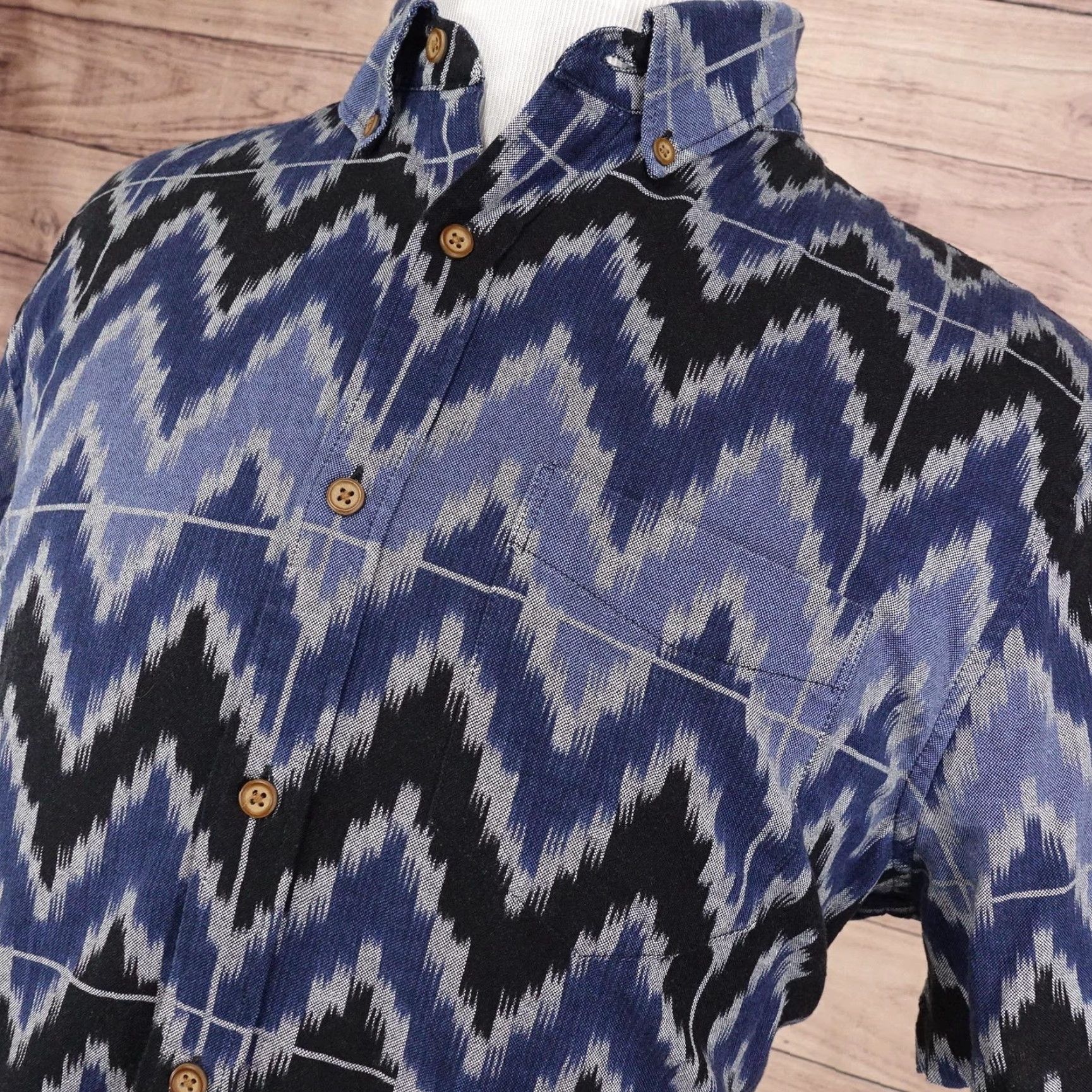 American Eagle Outfitters American Eagle Outfitters Shirt Mens XL Blue Ikat Zigzag Button Front Cotton Size US XL / EU 56 / 4 - 2 Thumbnail
