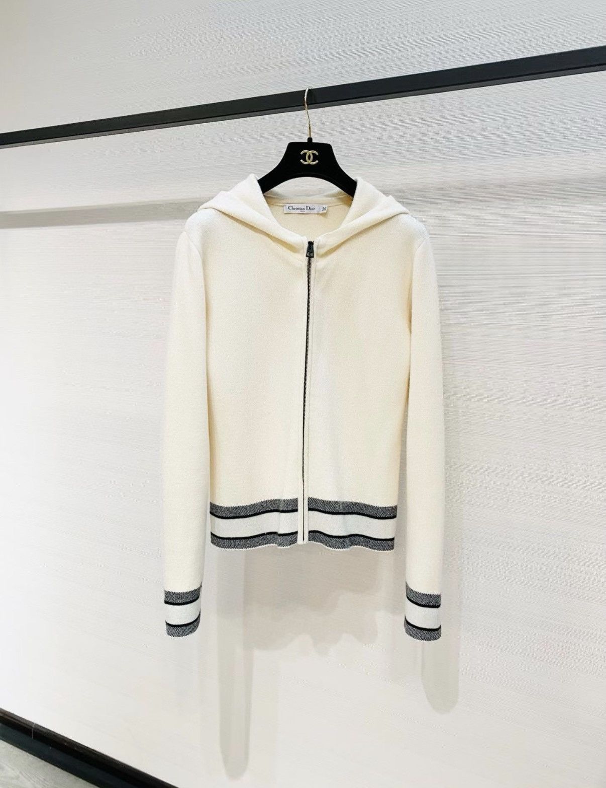 Dior Dior Classic White Cashmere Hooded Zip-Up Cardigan J33 Size XXS / US 00 / IT 34 - 1 Thumbnail