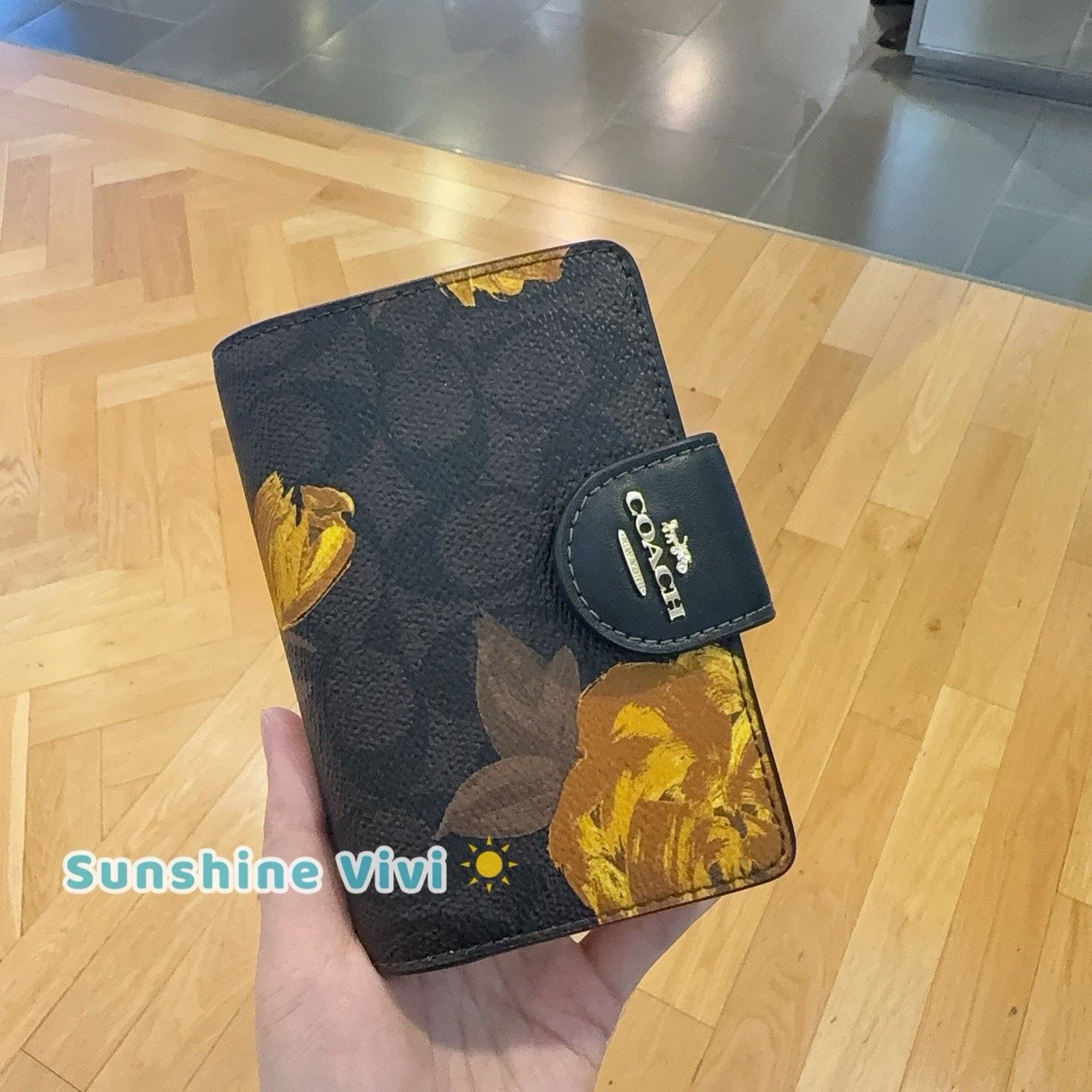 Coach NWT Coach Medium Corner Zip Wallet Floral Print CCL69 Gold Size ONE SIZE - 1 Thumbnail