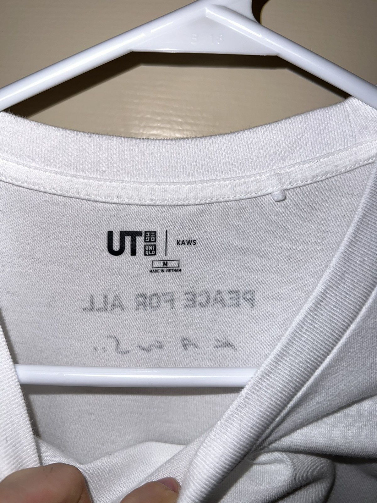 Kaws × Uniqlo Kaws x Uniqlo Size US M / EU 48-50 / 2 - 3 Thumbnail