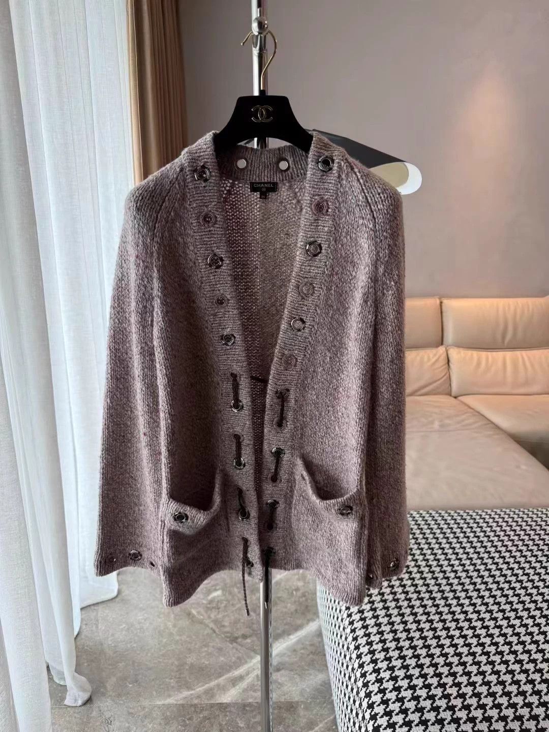 Chanel Chanel Cashmere Cardigan 34 Oversized Leather Drawstring Size XS / US 0-2 / IT 36-38 - 1 Thumbnail