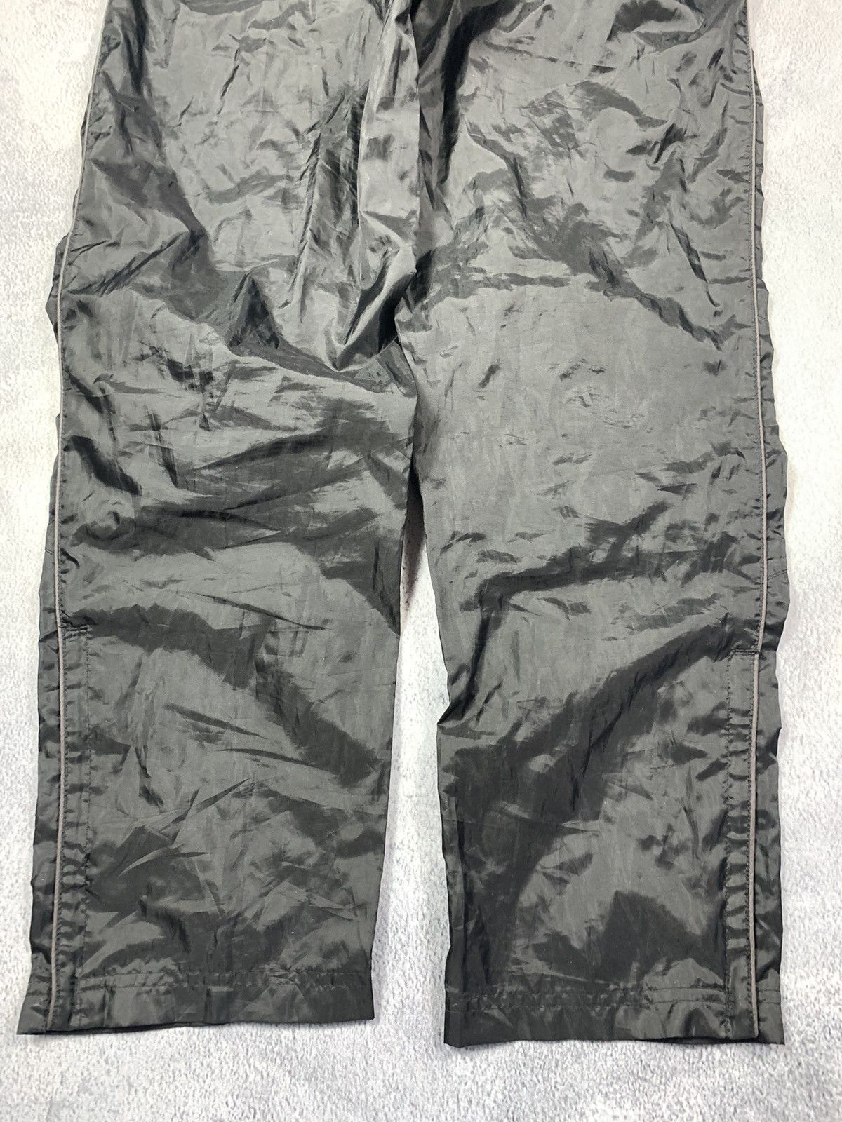 Umbro × Vintage Vintage Y2K Umbro nylon track pants streetwear style size XS Size US 26 / EU 42 - 8 Thumbnail