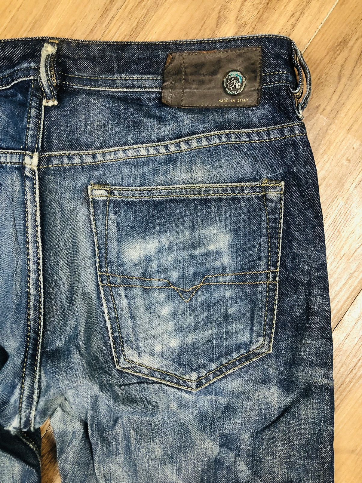 Diesel Diesel Buster 0838E Regular Slim Tapered Jeans (38) Size US 32 / EU 48 - 22 Thumbnail