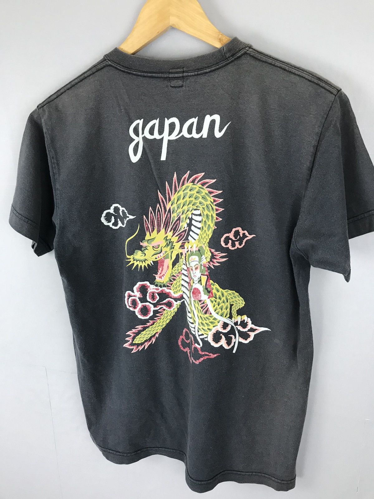 Vintage Vintage Sukajan Japan Dragonfly Embroidery Graphic Tshirt Size US M / EU 48-50 / 2 - 3 Thumbnail