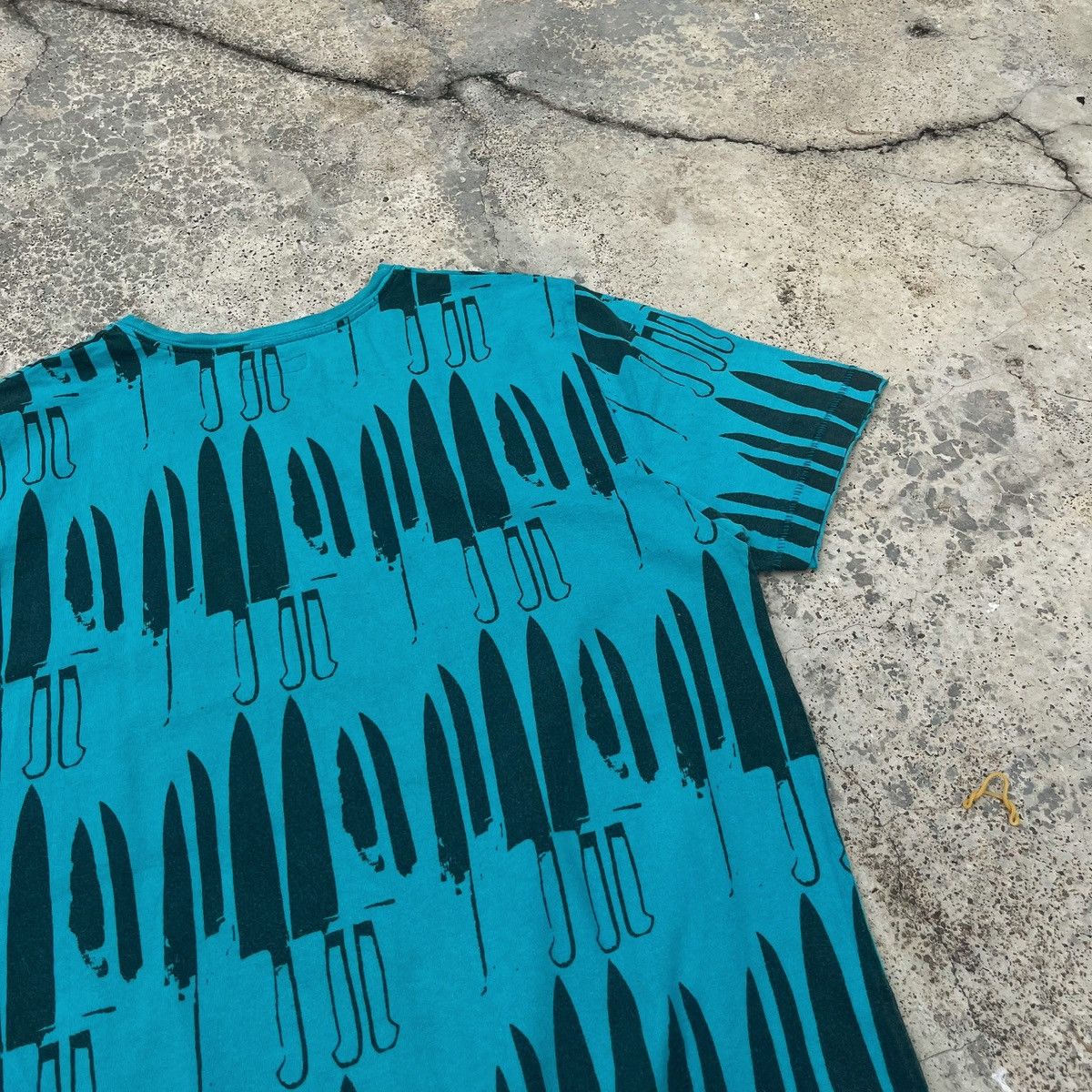 Andy Warhol Vintage Y2K Andy Warhol AOP Art Knives Design Tee Size US M / EU 48-50 / 2 - 6 Thumbnail