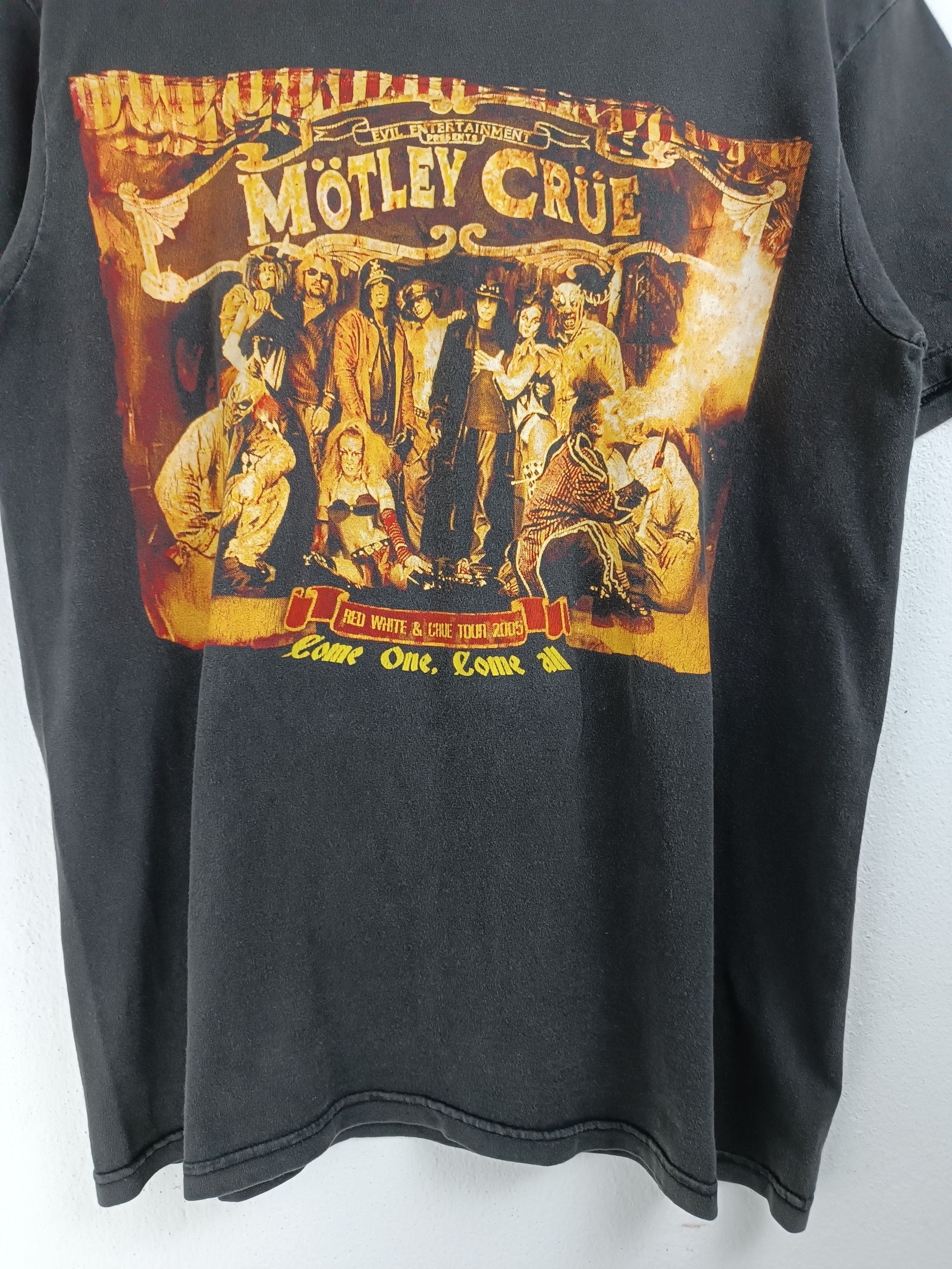 Band Tees VINTAGE 2005 MOTLEY CRUE RED, WHITE & CRUE ratt kiss poison Size US M / EU 48-50 / 2 - 10 Thumbnail