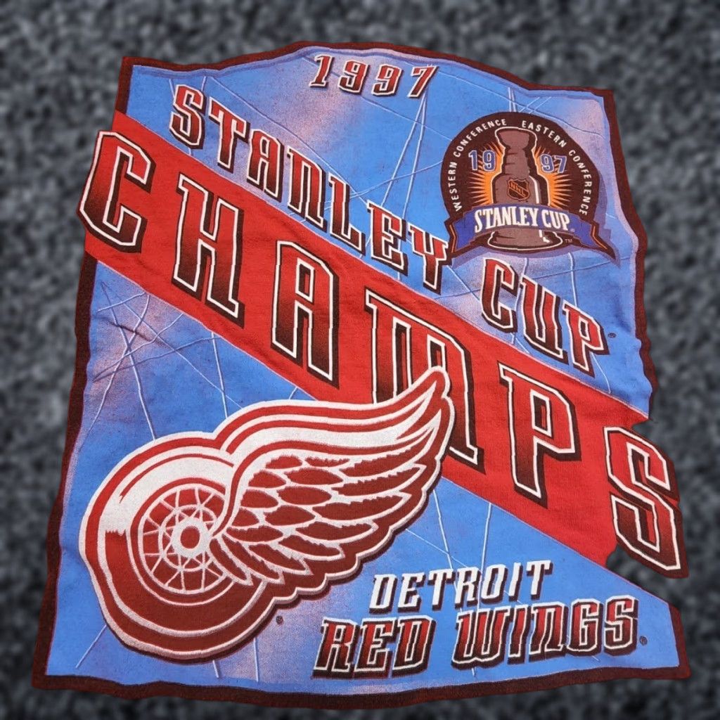 Pro Player vtg Pro Player Mens XL T-Shirt 1997 Deroit Red Wings Stanley Cup Champions Single Stitch Crew Neck Short Sleeve Red 90s Sports Mens Size US XL / EU 56 / 4 - 1 Thumbnail