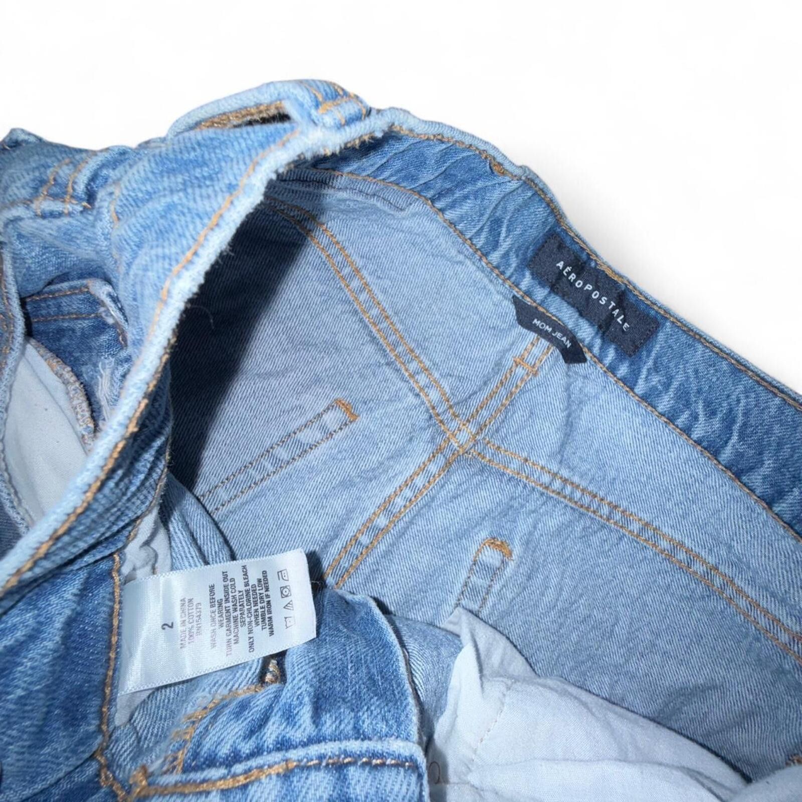 Aeropostale Aeropostale Mom Jeans – Light Wash Distressed Size 26" / US 2 / IT 38 - 3 Thumbnail