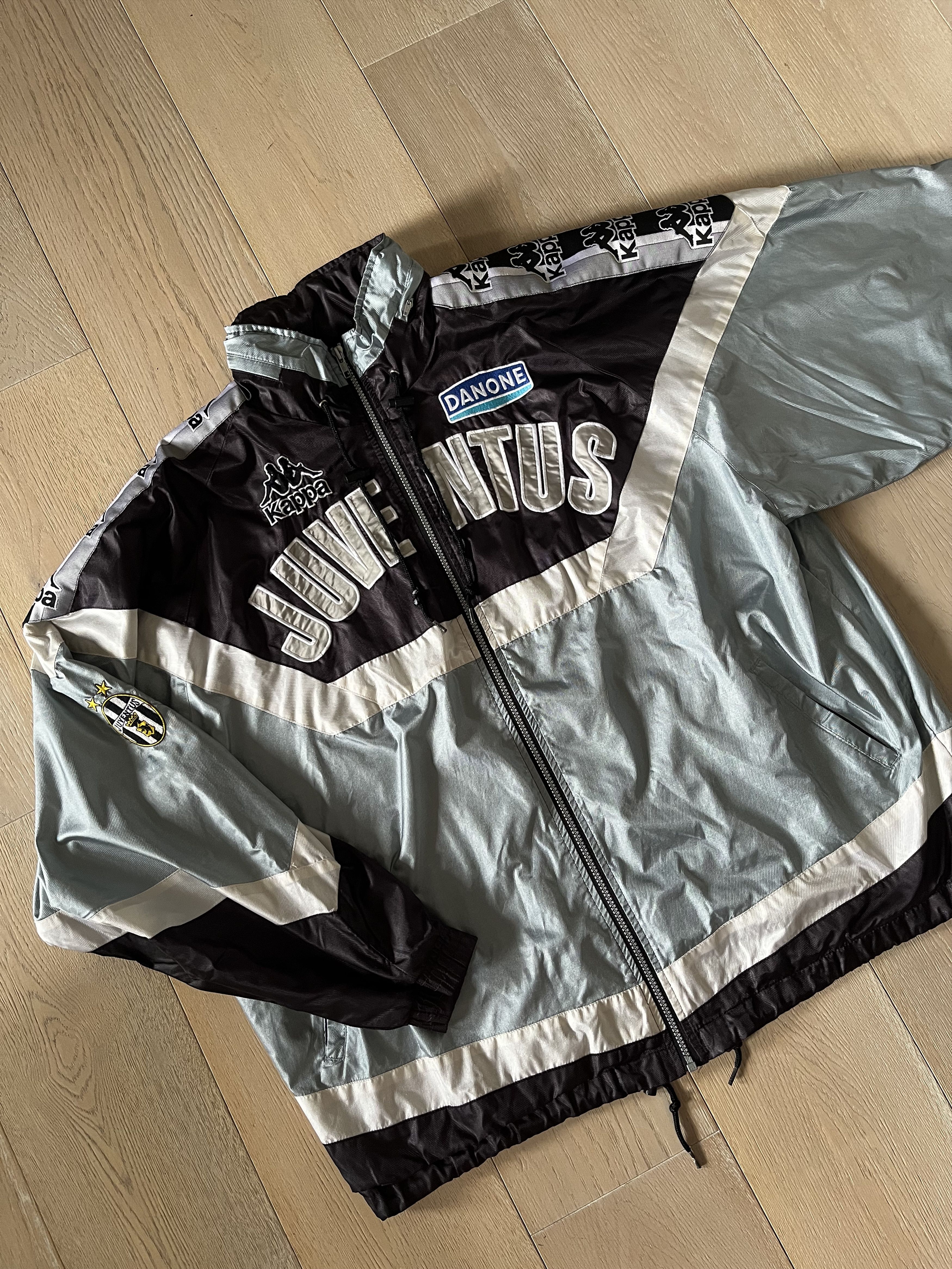 Kappa 93”Juventus ウィンドジャケット　L ビンテージモデル Kappa 93”Juventus ウィンドジャケット L ビンテージモデル（90s