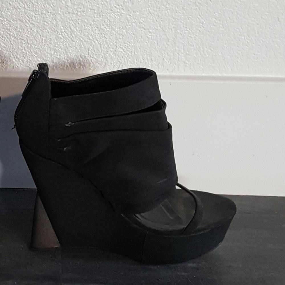 Designer Black Strapped Fahrenheit Booties Size US 7 / IT 37 - 4 Thumbnail