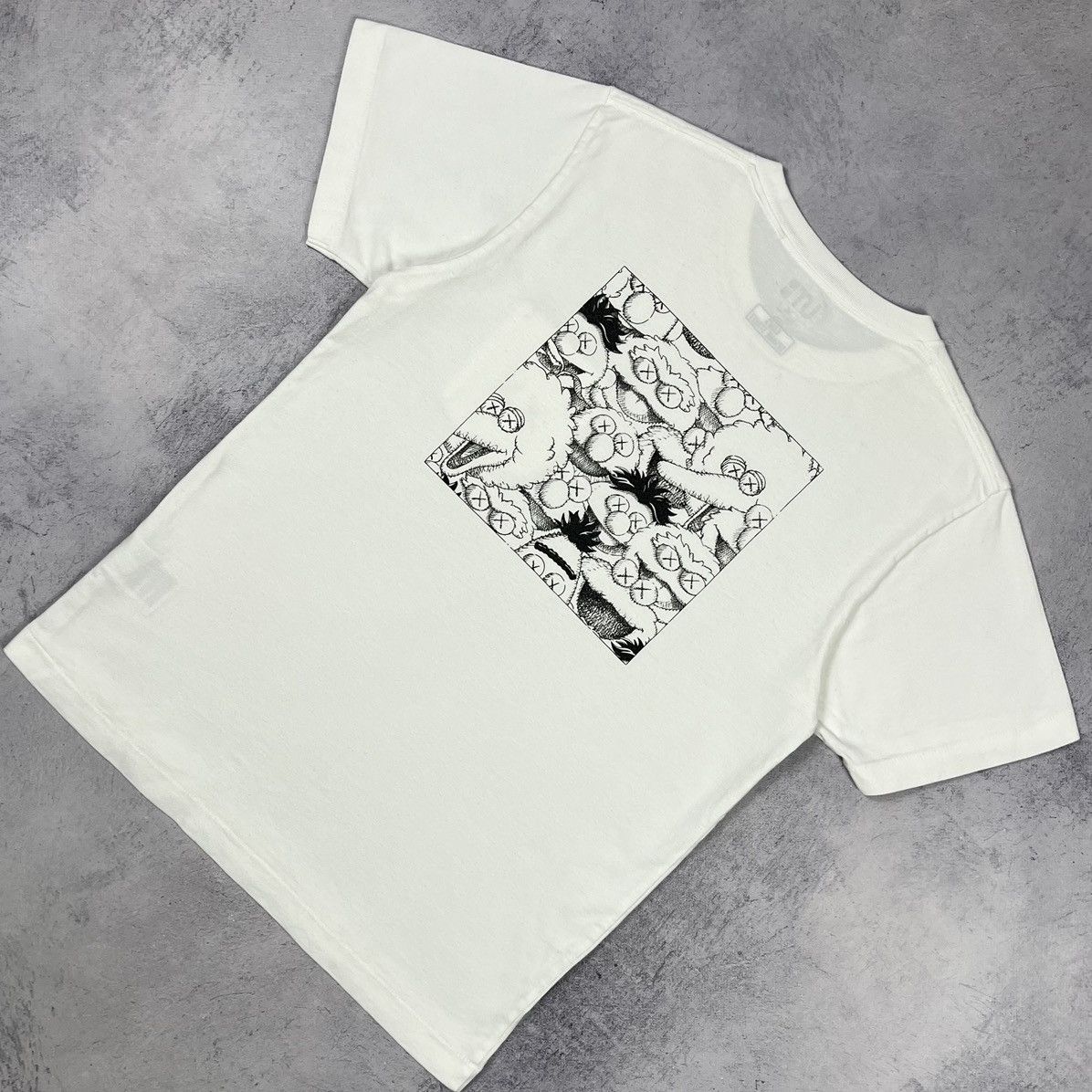 Kaws × Uniqlo Kaws x Uniqlo Sesame Street big logo y2k pocket tee Size US XS / EU 42 / 0 - 1 Thumbnail