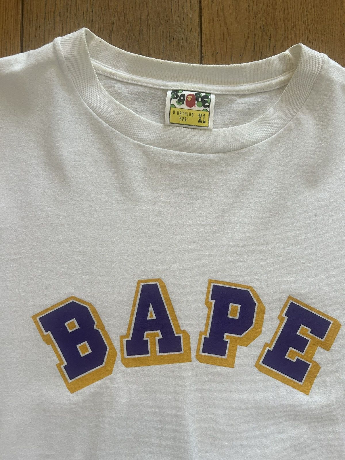 Bape BAPE Los Angeles Lakers Colorway Logo Tee Size US XL / EU 56 / 4 - 2 Thumbnail