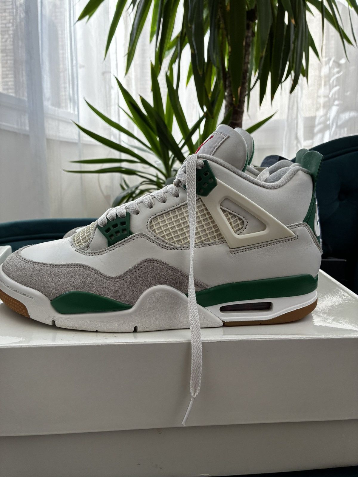 Jordan Brand Jordan 4 SB Pine Green Size US 9.5 / EU 42-43 - 1 Thumbnail