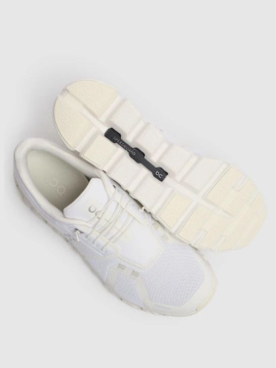 o1lsvrm0425 Cloud 6 Sneakers in White