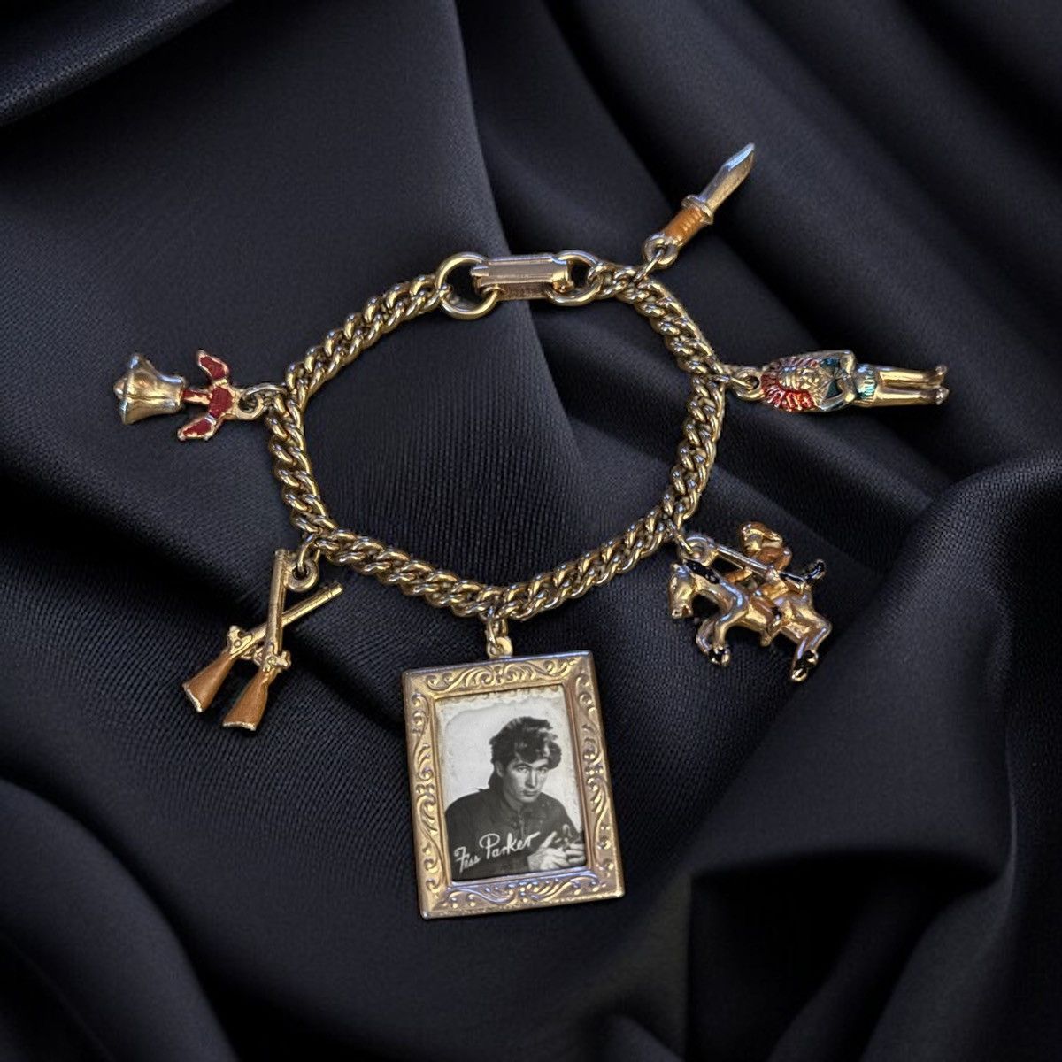 Vintage Vintage gold tone wild frontier charm bracelet Size ONE SIZE - 1 Thumbnail