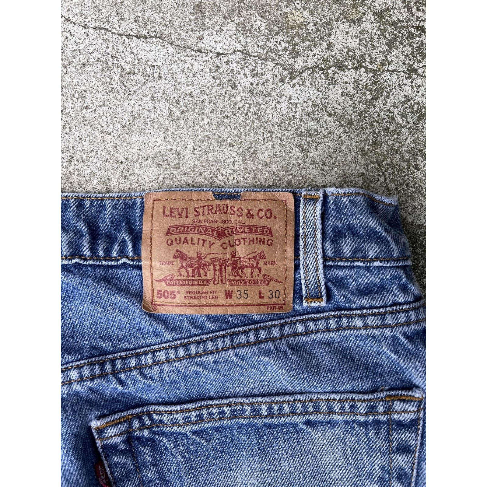 Levi's VINTAGE 90s LEVIS 505 LIGHT WASH STRAIGHT LEG DENIM JEANS Size US 35 - 8 Thumbnail