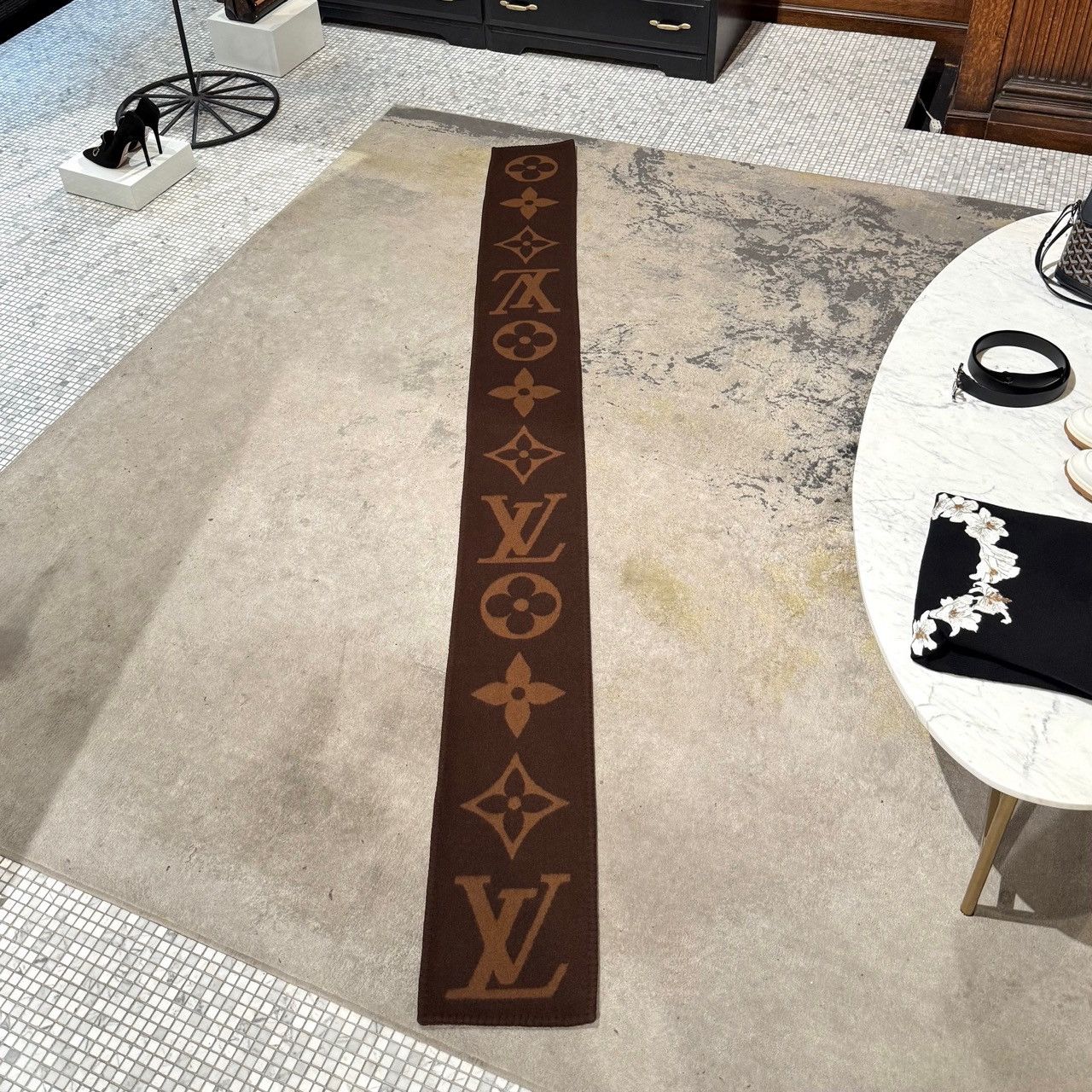 Louis Vuitton Louis Vuitton Brown Cashmere Monogram Sweet Dreams Scarf Size ONE SIZE - 5 Thumbnail