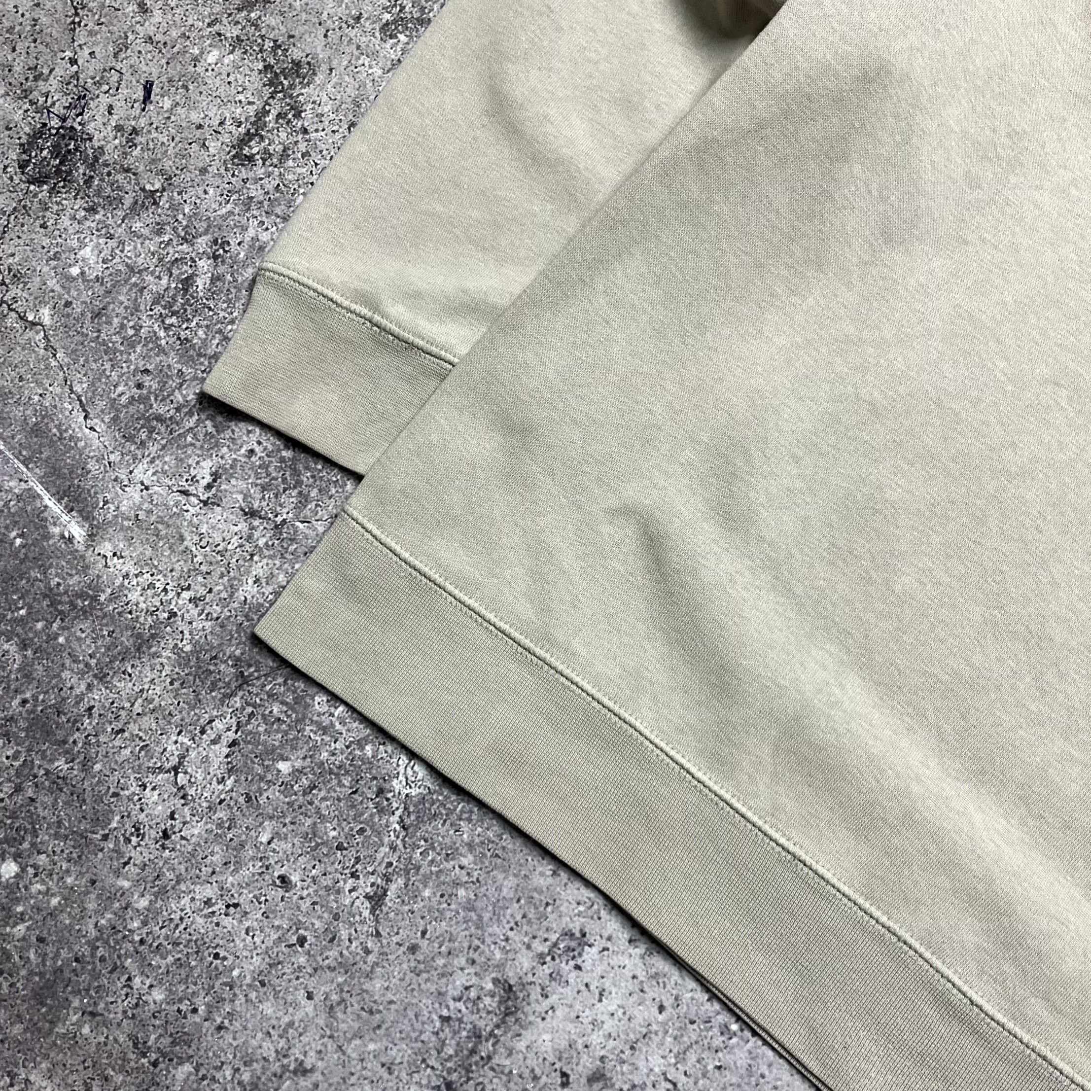 Nike Vintage Y2K Nike Beige Crewneck Sweatshirt Big Logo Size L Size US L / EU 52-54 / 3 - 3 Thumbnail