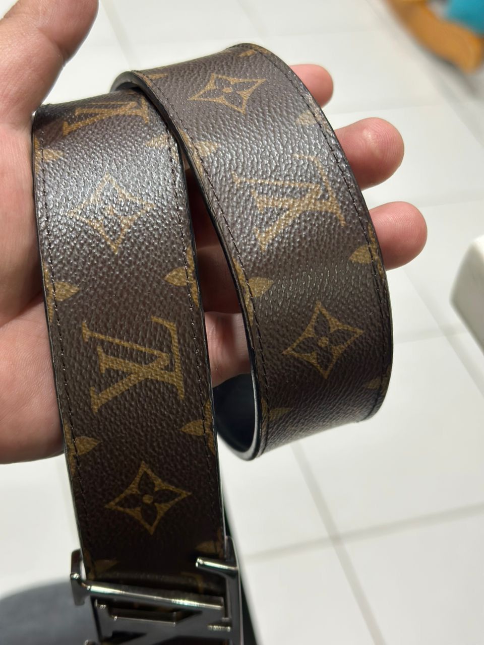 Louis Vuitton Authentic LOUIS VUITTON LV Initials 44 mm Reversible Belt Size ONE SIZE - 8 Thumbnail