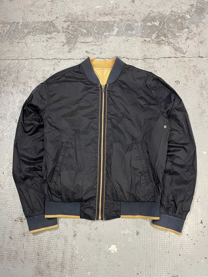 Armani 1990s Armani Réversible Beige & Navy Nylon Bomber Jacket Size US S / EU 44-46 / 1 - 2 Thumbnail