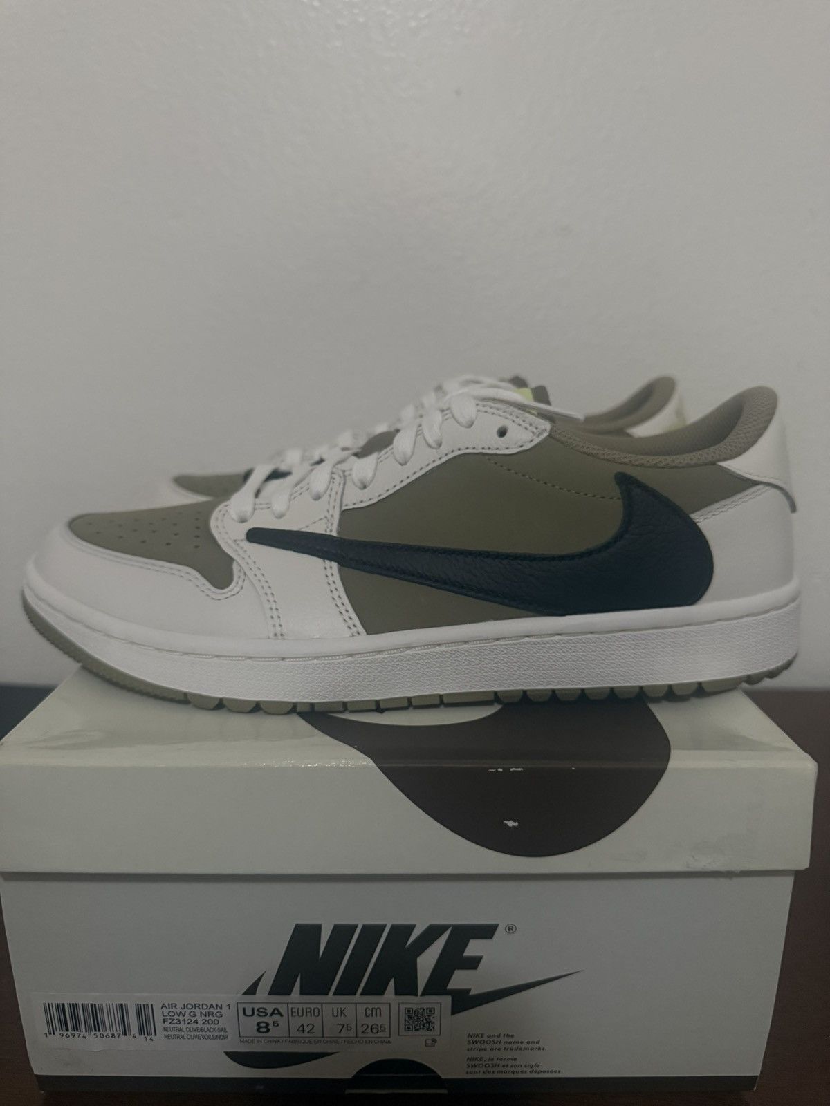 Jordan Brand × Travis Scott Travis Scott Jordan 1 Low Golf Neutral Olive Size US 8.5 / EU 41-42 - 1 Thumbnail
