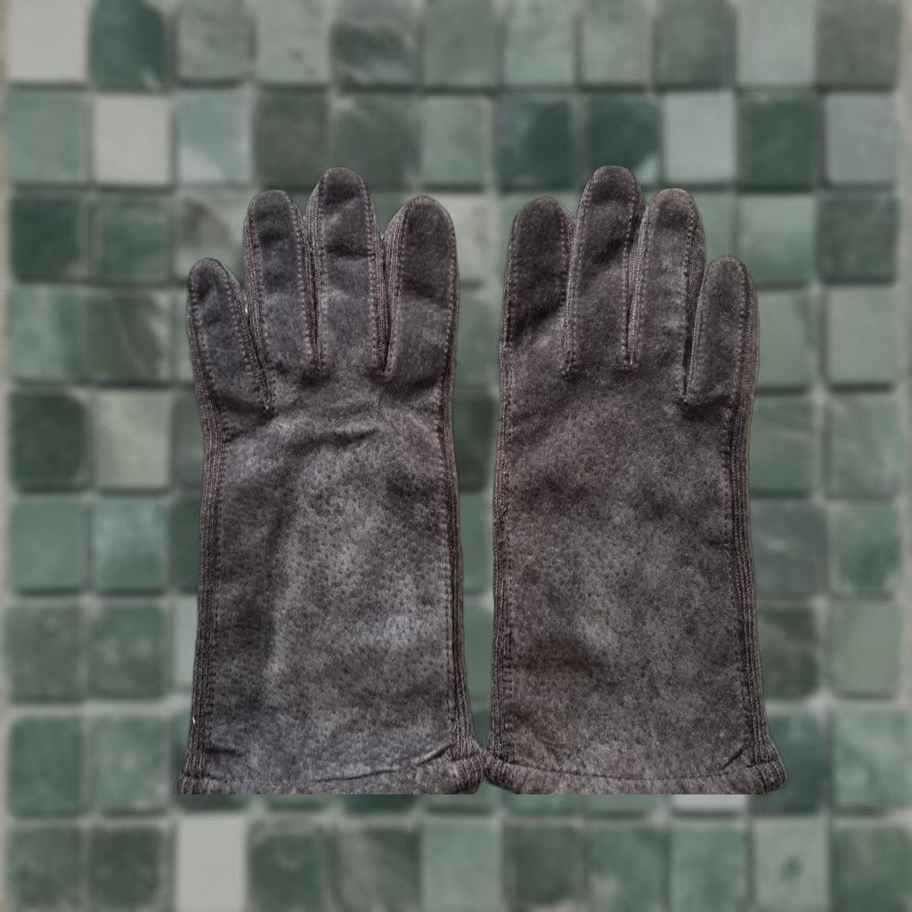 Vintage Fownes Ladies Glove Brown Genuine Leather Small / Medium Thinsulate Insulation Winter Leather Glove Womens Warm Classic Wrist M Brown Glove Size ONE SIZE - 1 Thumbnail