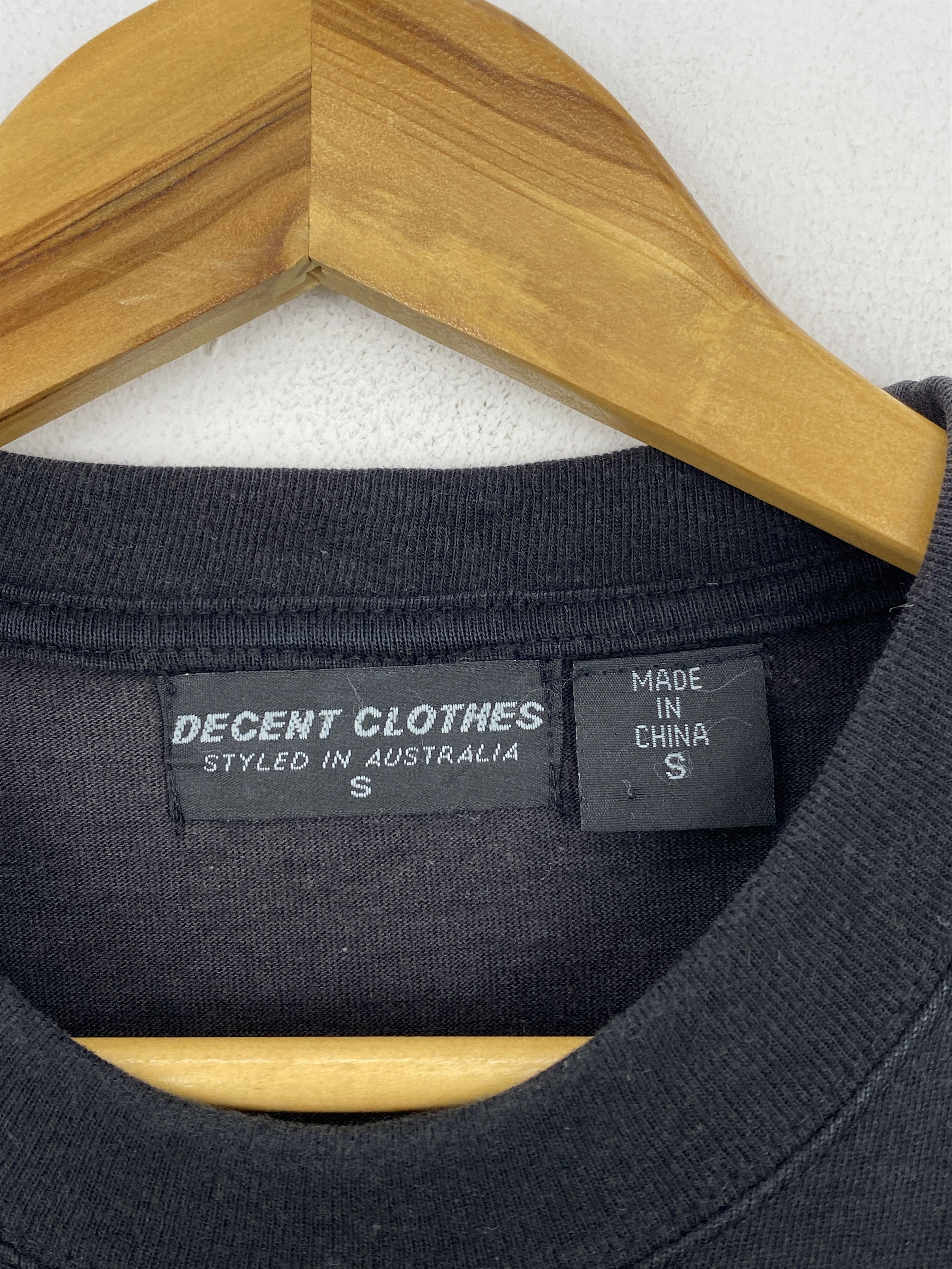 Other Vintage Decent Clothes Surfing Short Sleeve Tshirt TA0525 Size US S / EU 44-46 / 1 - 8 Thumbnail