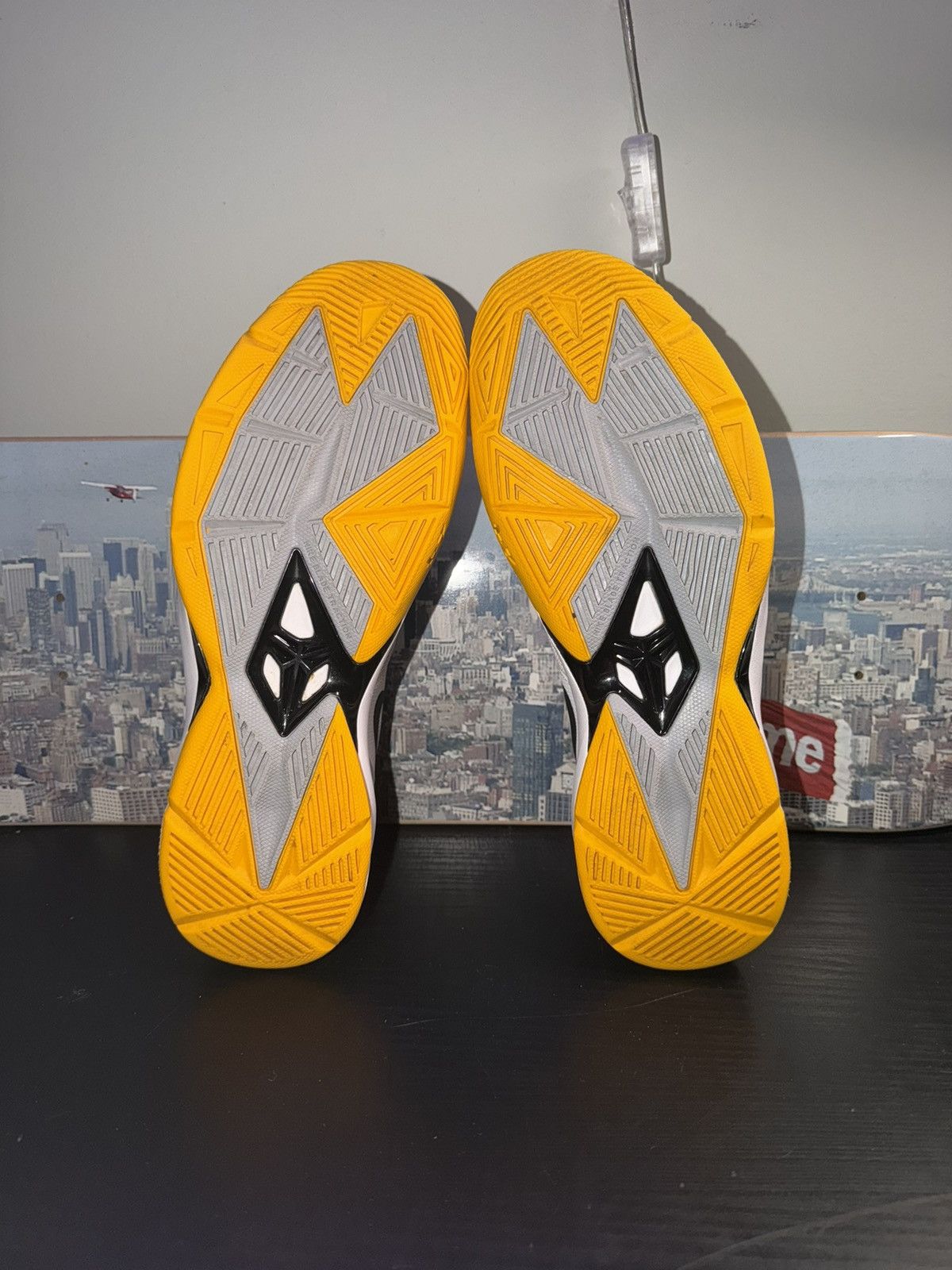 Nike Nike Zoom Kobe Venomenon 4 White University Gold 2014 CLEAN Size US 10.5 / EU 43-44 - 6 Thumbnail