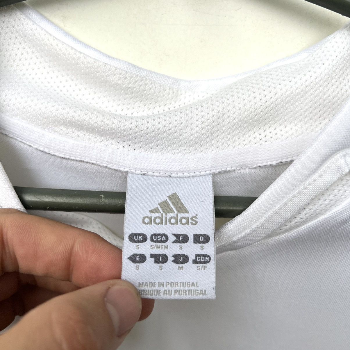 Adidas REAL MADRID ADIDAS VINTAGE LONGSLEEVE SOCCER JERSEY 2004 Size US S / EU 44-46 / 1 - 2 Thumbnail
