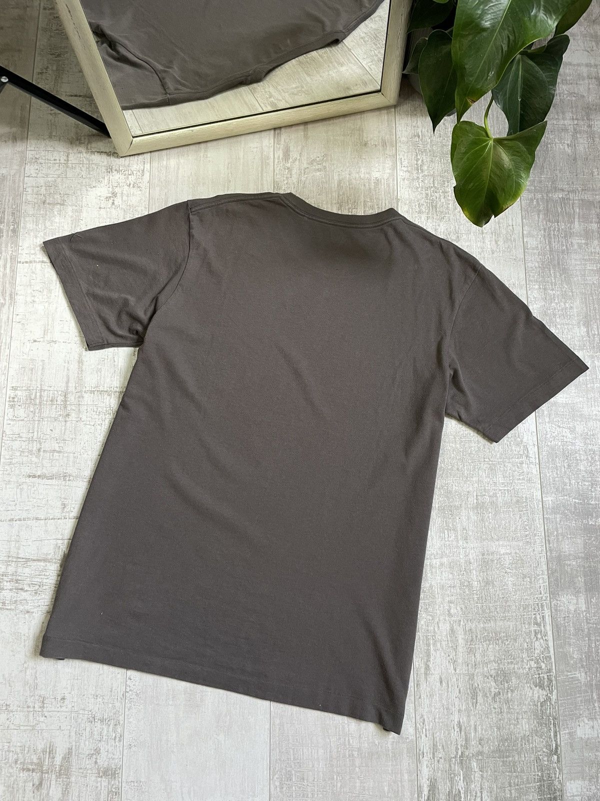 Kaws × Uniqlo Uniqlo x Kaws T-Shirt Brown Logo RARE Size US L / EU 52-54 / 3 - 6 Thumbnail