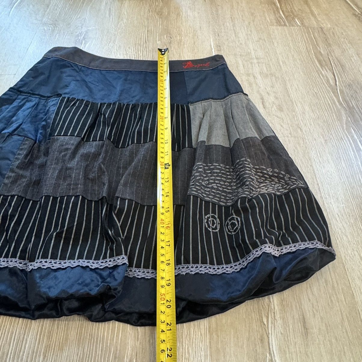Desigual DESIGUAL women's skirt 61%cotton 38%polyester 1%metalic 38 Size 26" / US 2 / IT 38 - 3 Thumbnail
