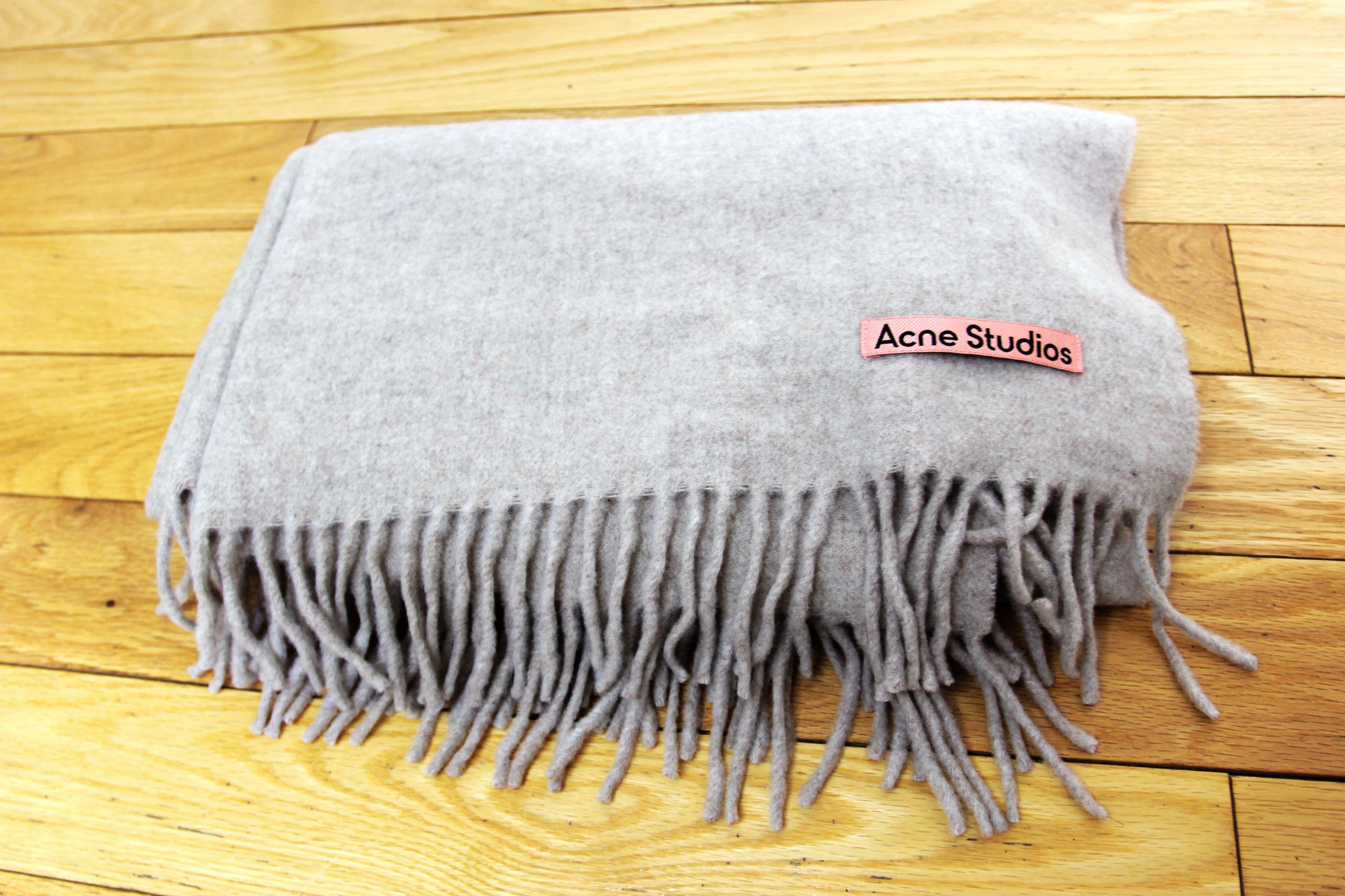 Acne Studios BNWT AW25 ACNE STUDIOS PINK PATCH OVERSIZED WOOL SCARF BEIGE Size ONE SIZE - 2 Thumbnail