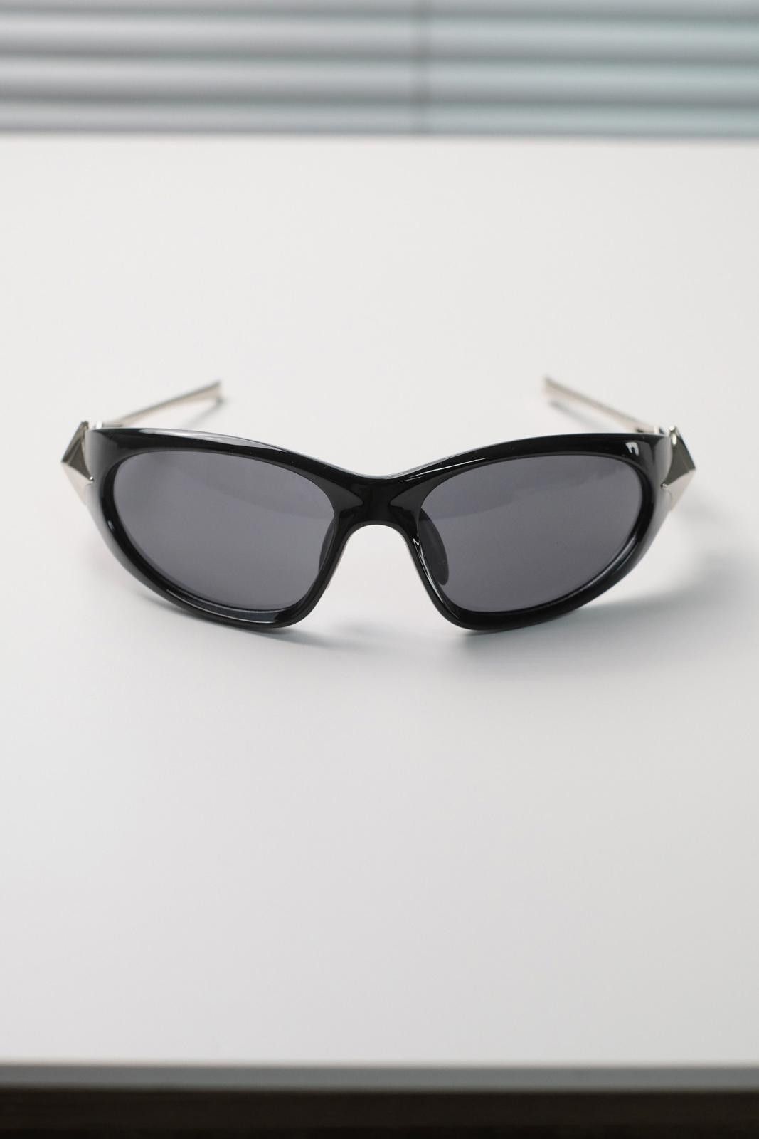 Japanese Brand Y2k Vtg Avant Garde Futuristic Black Sunglasses Unisex OS Size ONE SIZE - 6 Thumbnail