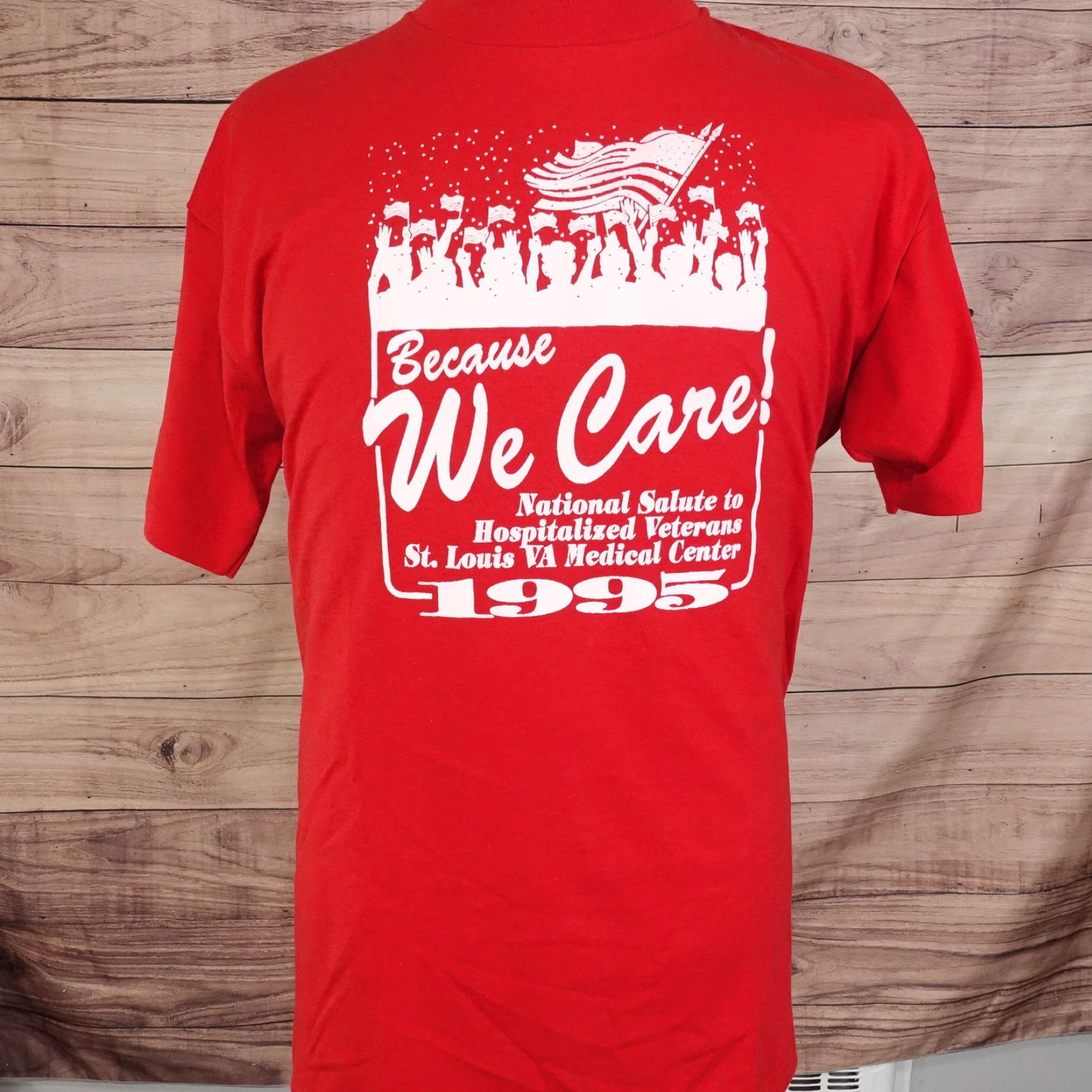 Fruit Of The Loom VINTAGE Fruit of the Loom ST LOUIS VA CENTER VETERAN T-SHIRT 1995 90s RED XL UNISEX Size US XL / EU 56 / 4 - 2 Thumbnail